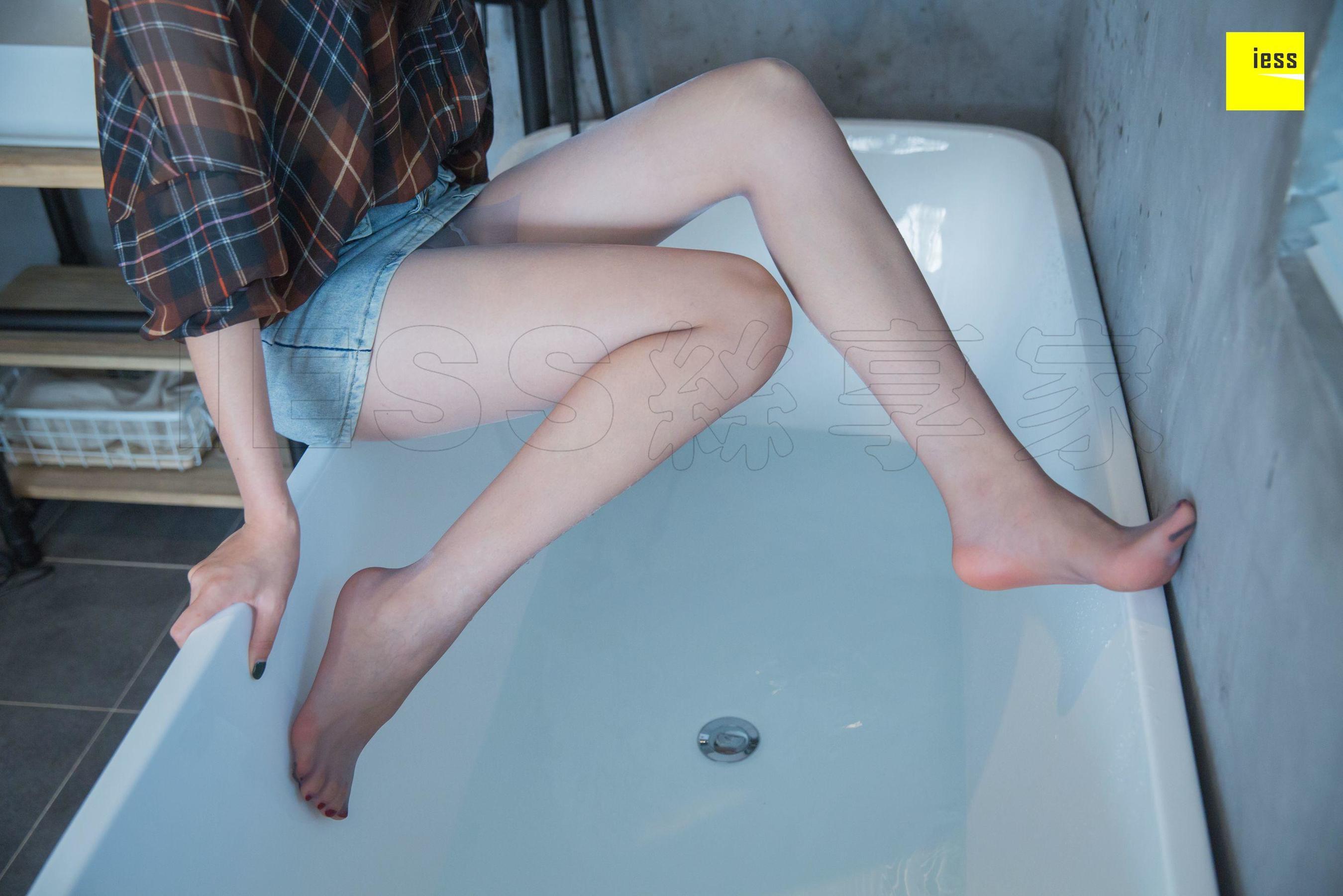 模特七七《拖鞋与高跟鞋》 [异思趣向IESS] 写真集