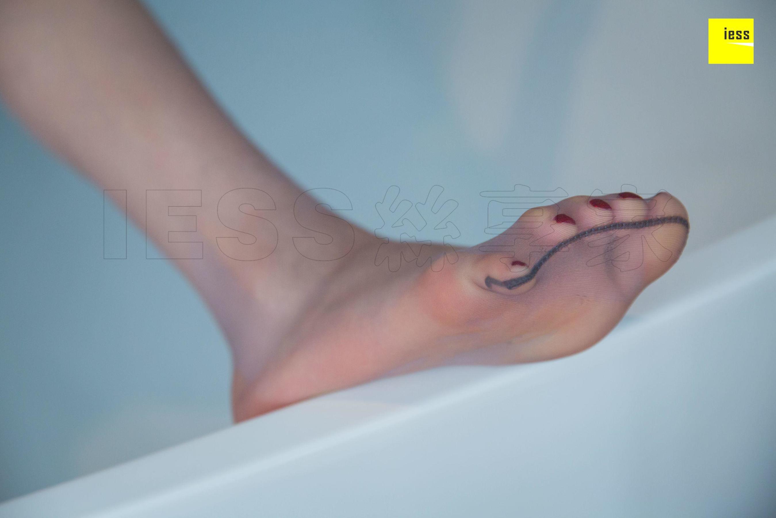 模特七七《拖鞋与高跟鞋》 [异思趣向IESS] 写真集