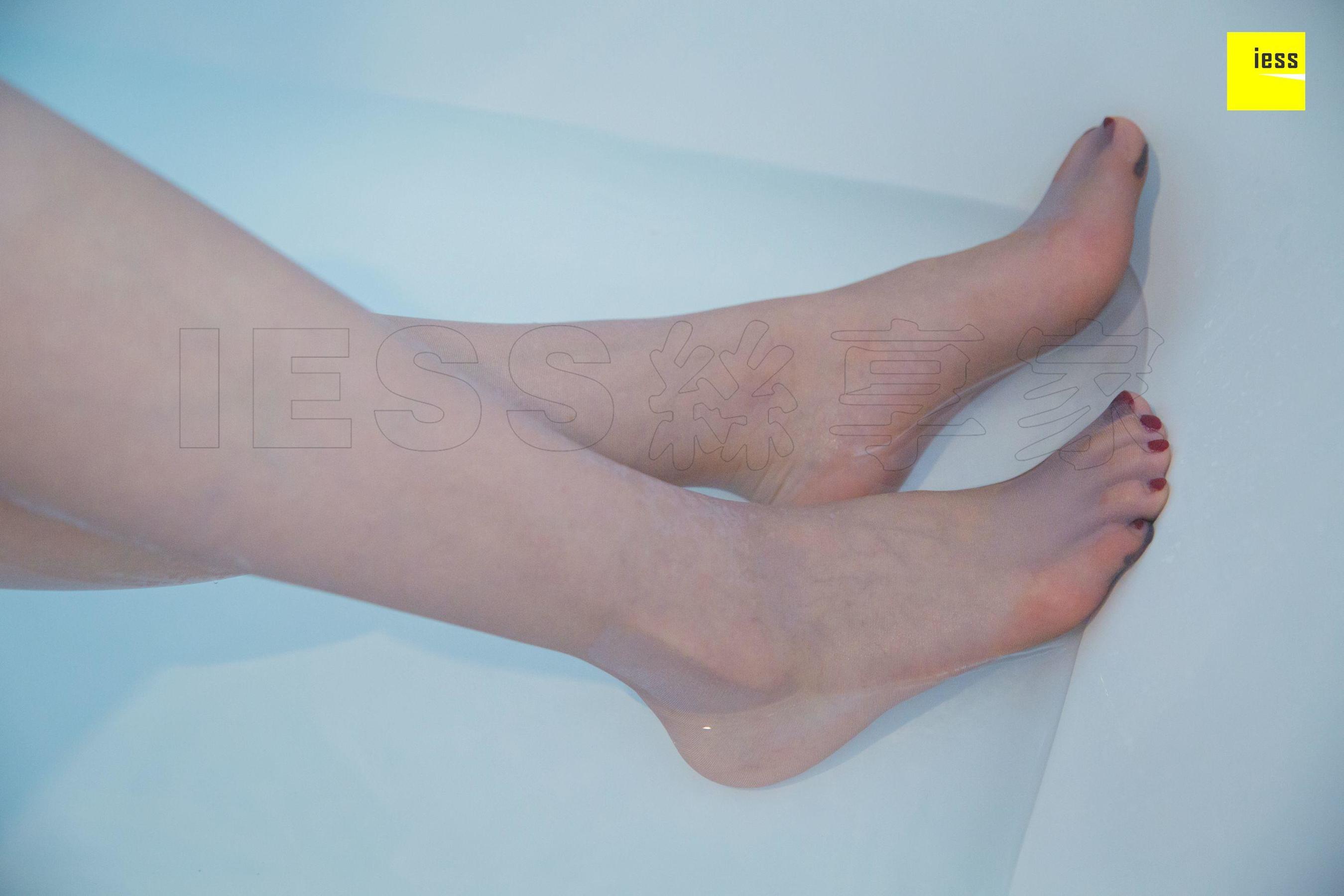 模特七七《拖鞋与高跟鞋》 [异思趣向IESS] 写真集