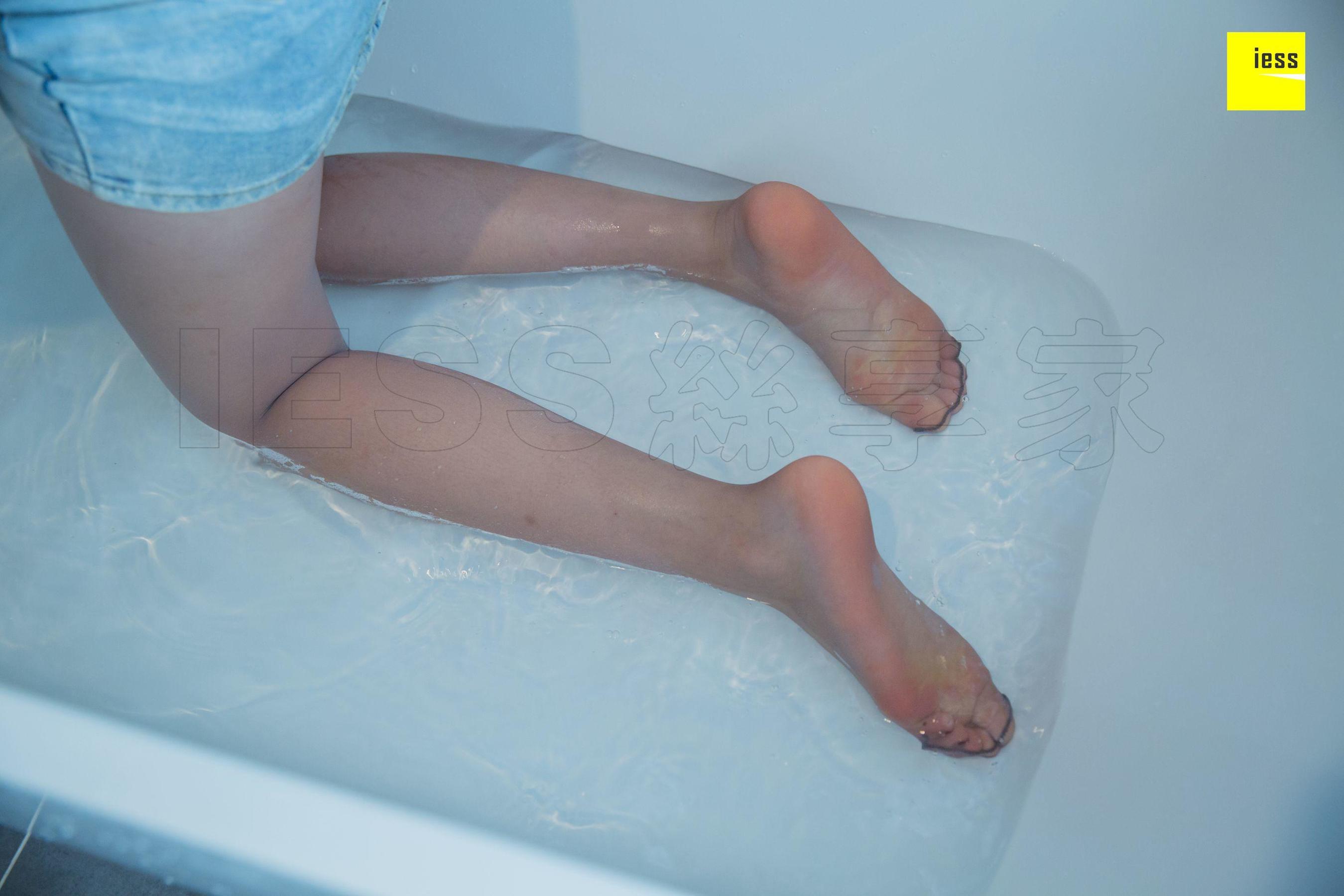 模特七七《拖鞋与高跟鞋》 [异思趣向IESS] 写真集