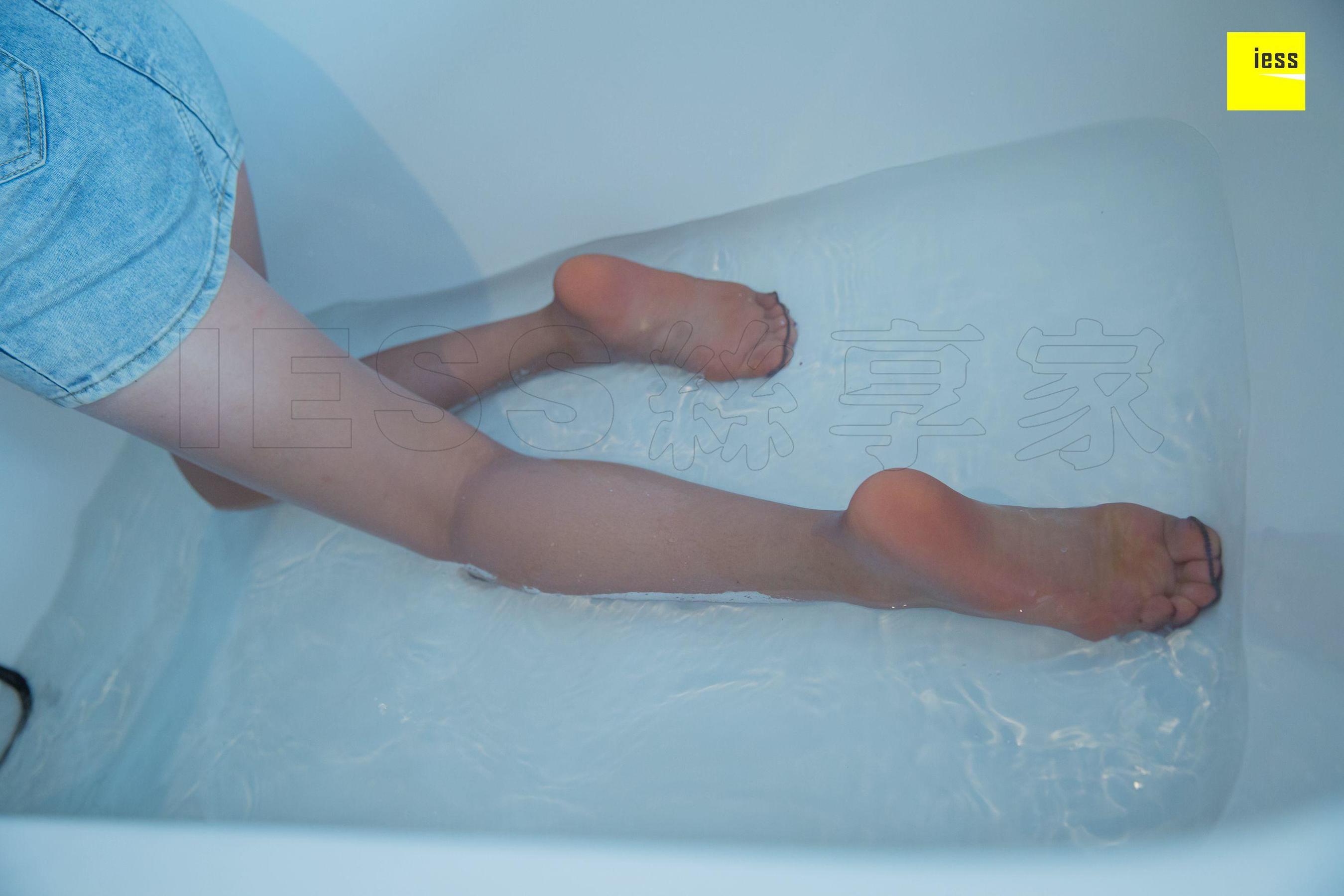 模特七七《拖鞋与高跟鞋》 [异思趣向IESS] 写真集