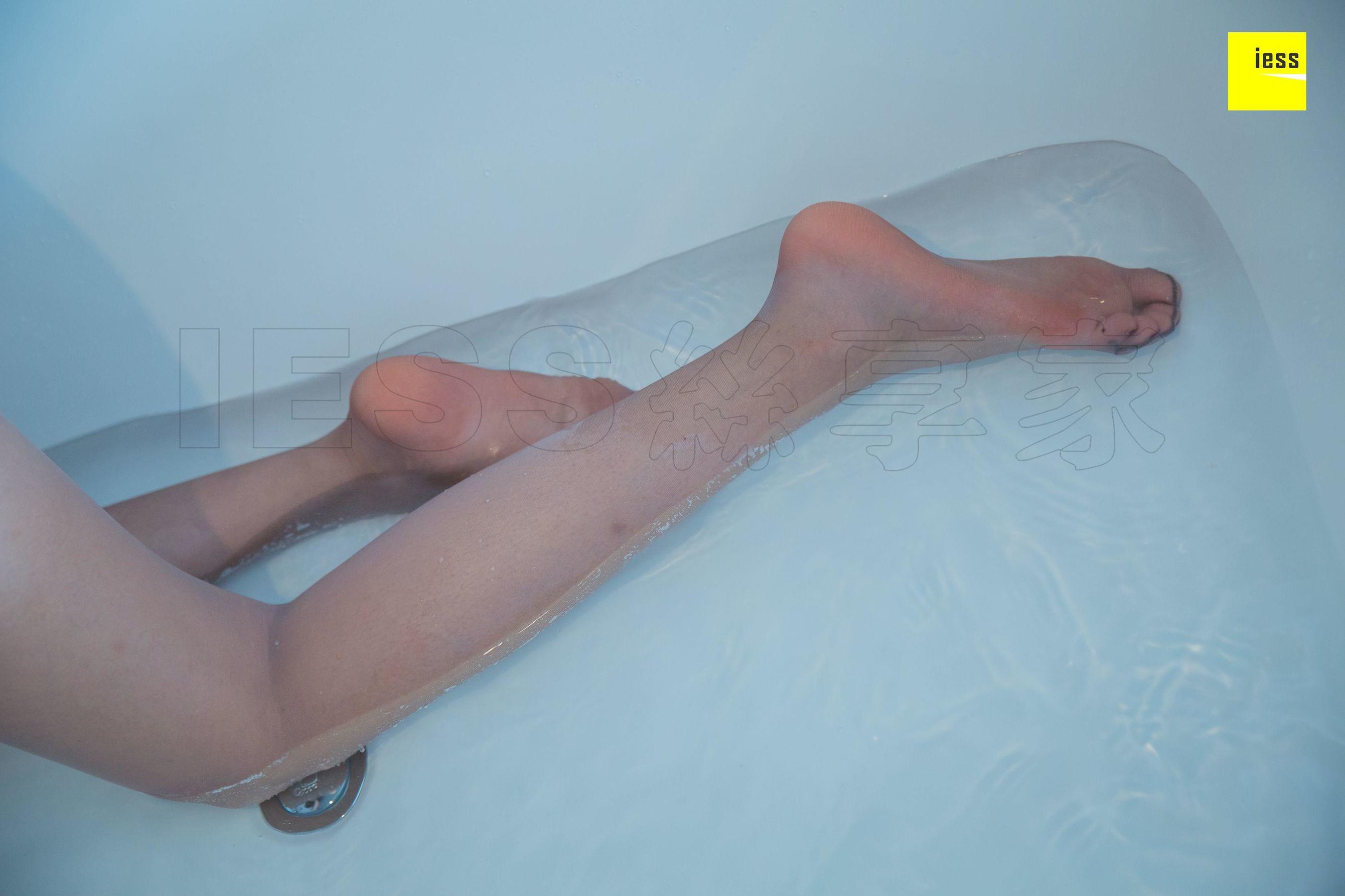 模特七七《拖鞋与高跟鞋》 [异思趣向IESS] 写真集