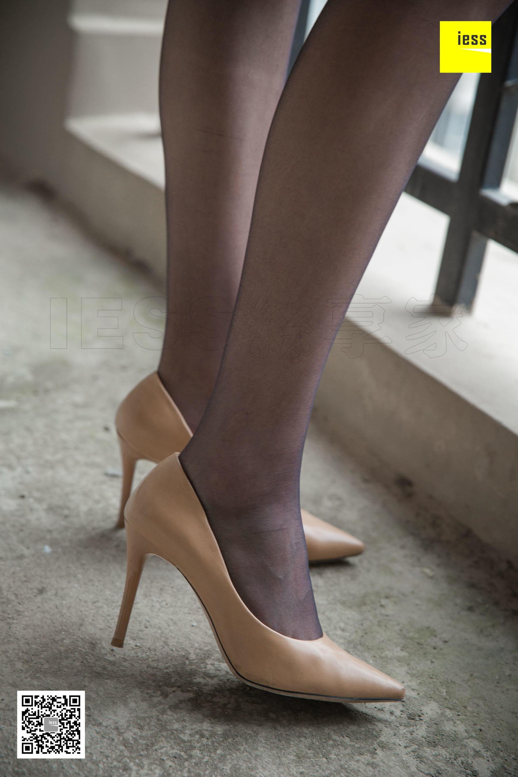 模特云芝《卖毛坯房的黑丝销售》 [异思趣向IESS] 写真集