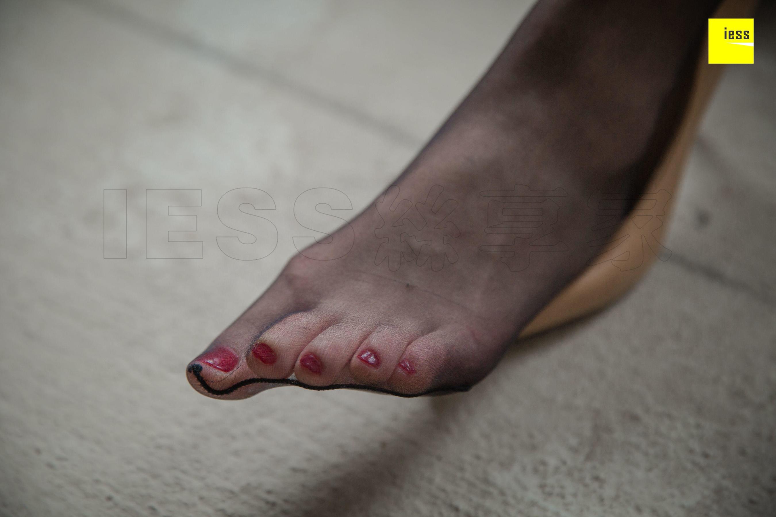 模特云芝《卖毛坯房的黑丝销售》 [异思趣向IESS] 写真集