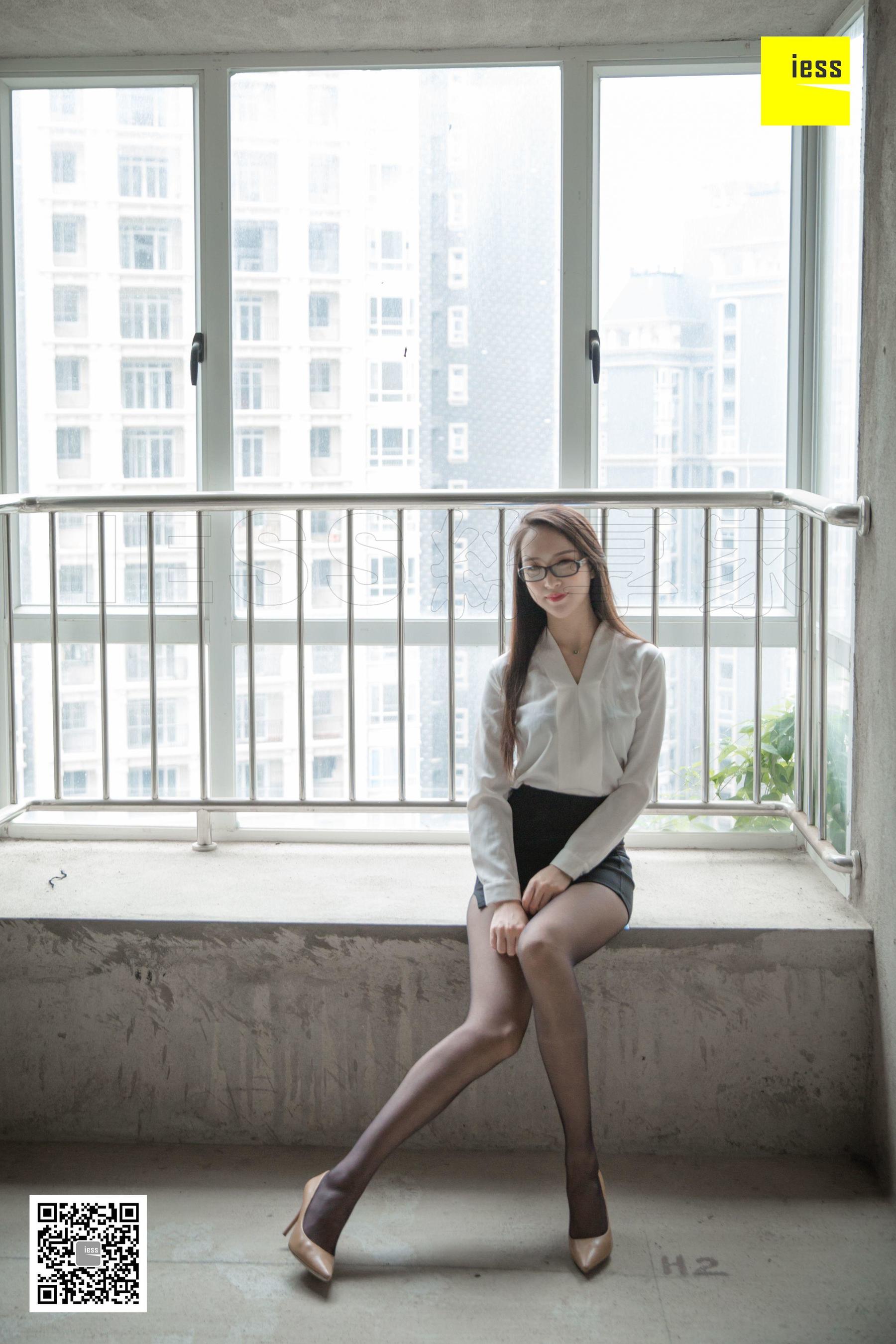 模特云芝《卖毛坯房的黑丝销售》 [异思趣向IESS] 写真集