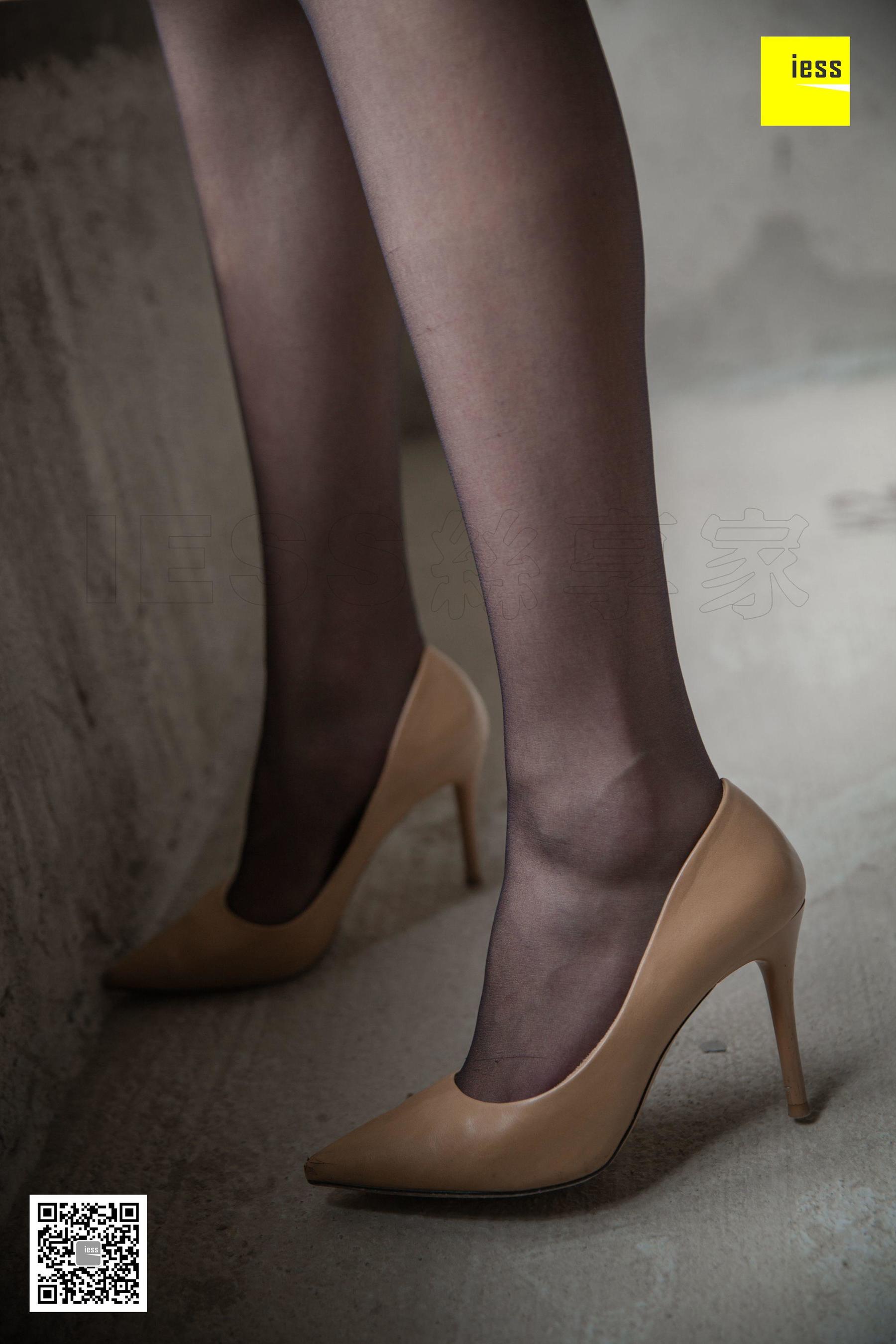 模特云芝《卖毛坯房的黑丝销售》 [异思趣向IESS] 写真集