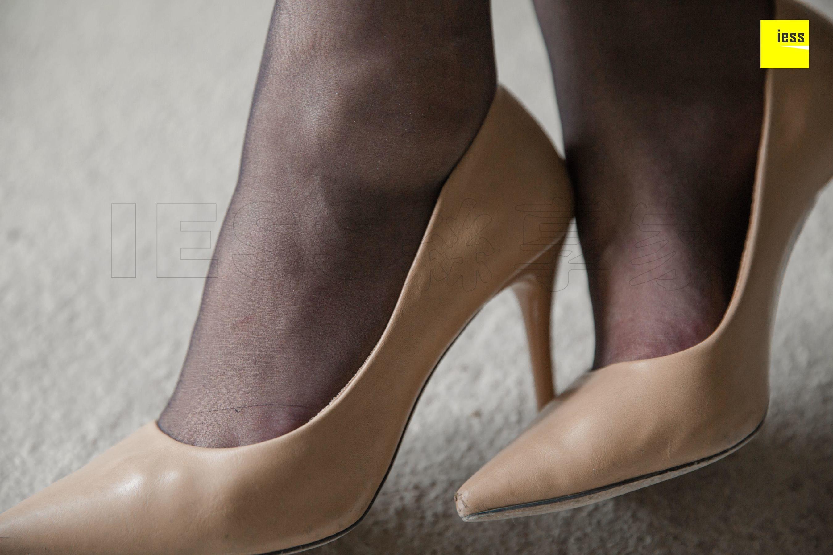 模特云芝《销售的肉丝女客户》 [异思趣向IESS] 写真集