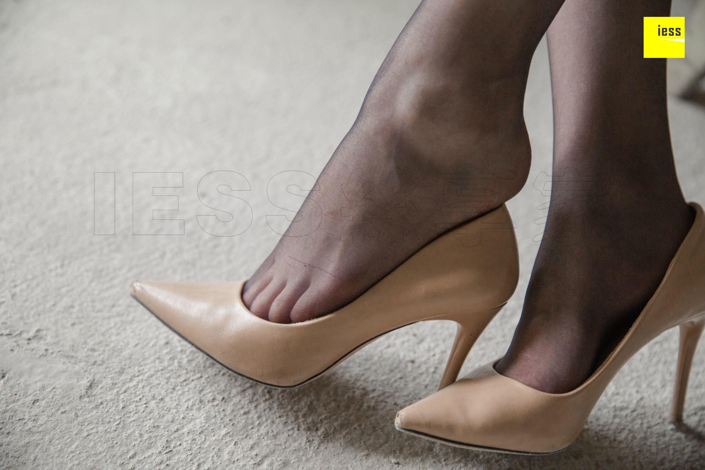 模特云芝《销售的肉丝女客户》 [异思趣向IESS] 写真集