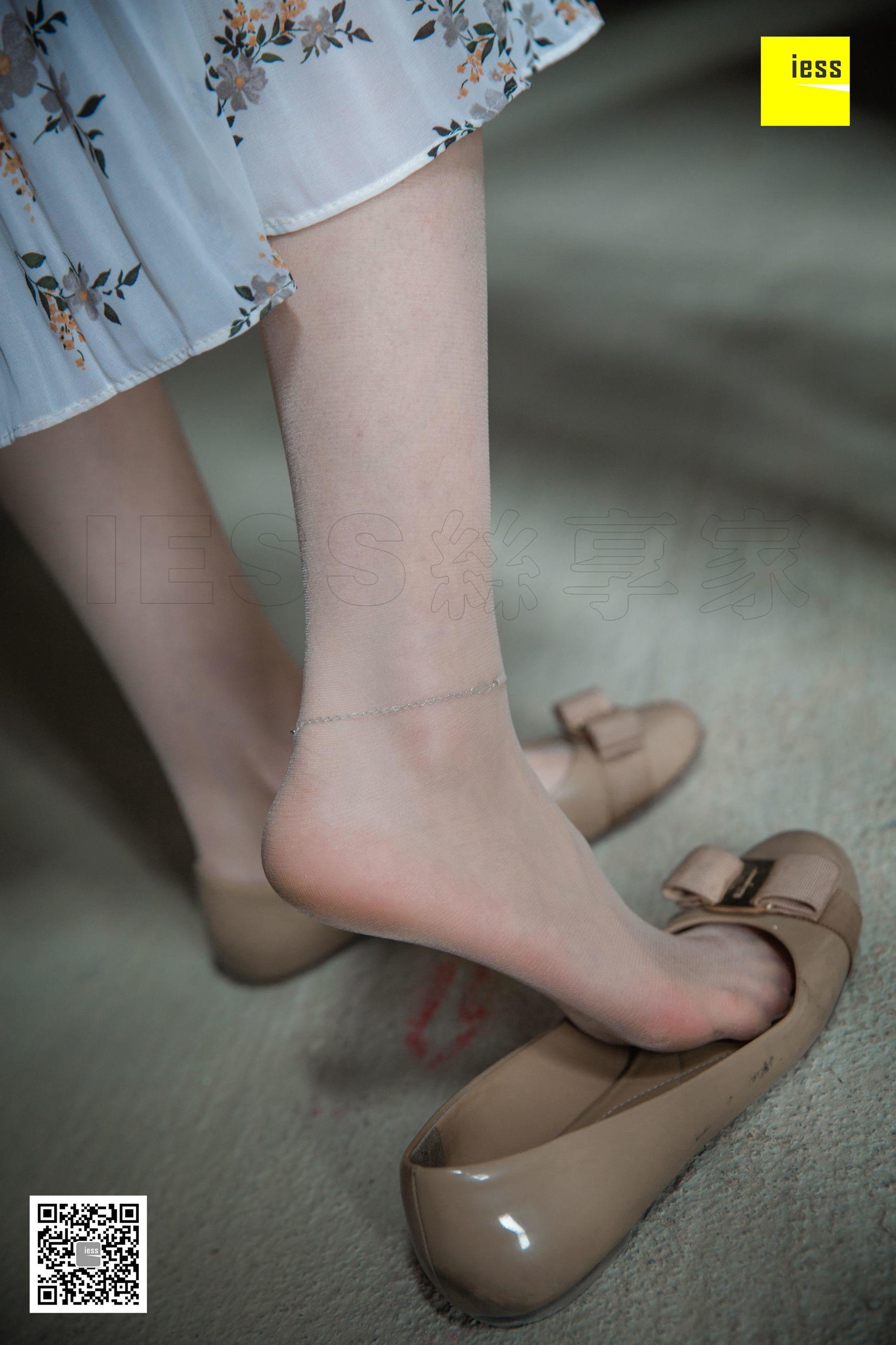 模特云芝《销售的肉丝女客户》 [异思趣向IESS] 写真集