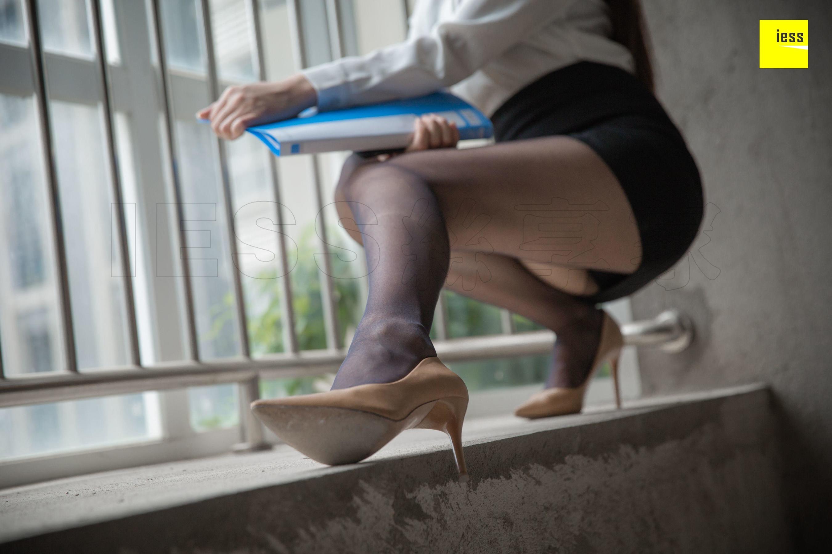 模特云芝《销售的肉丝女客户》 [异思趣向IESS] 写真集