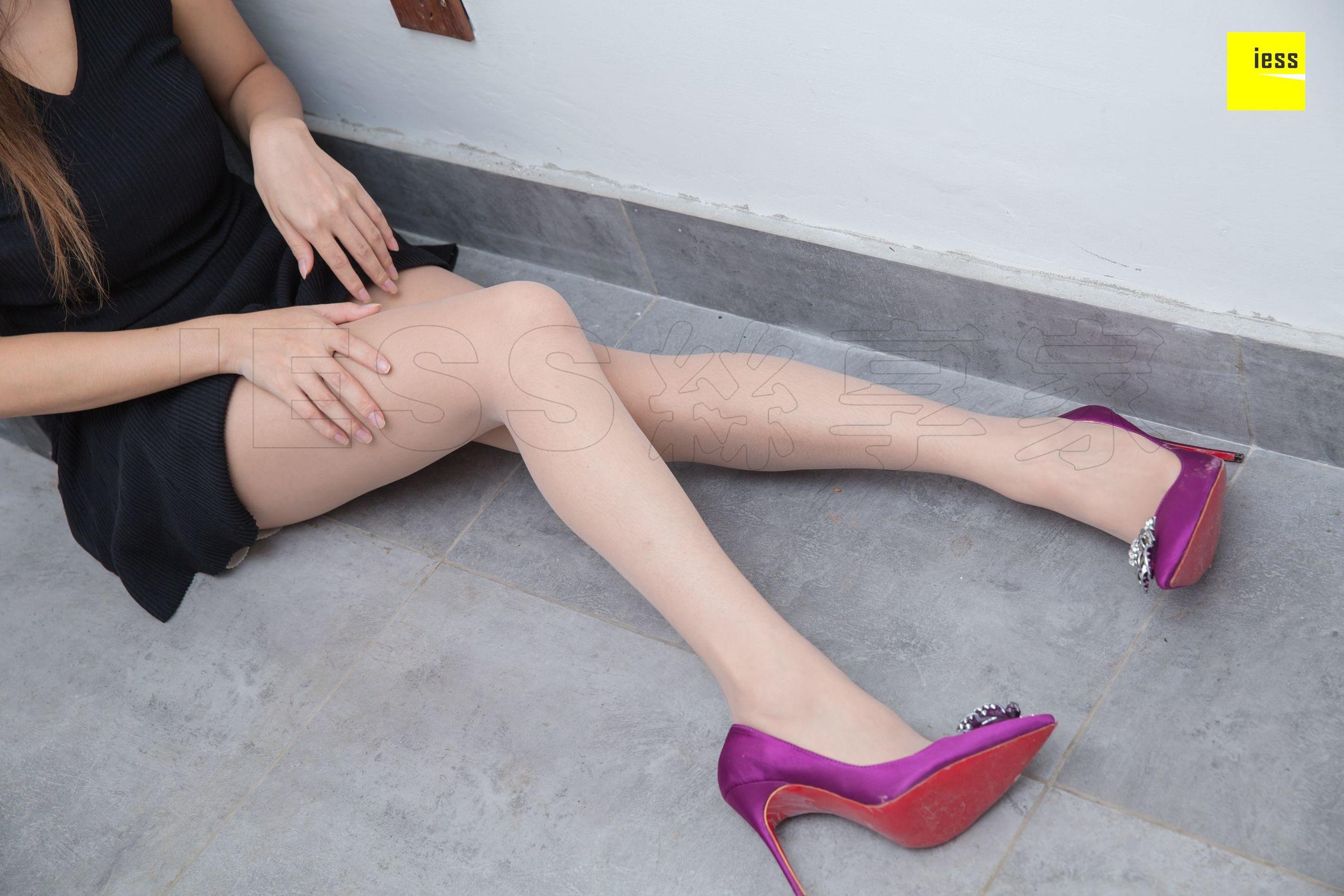 模特小羽《小羽的玫紫色高跟》 [异思趣向IESS] 写真集