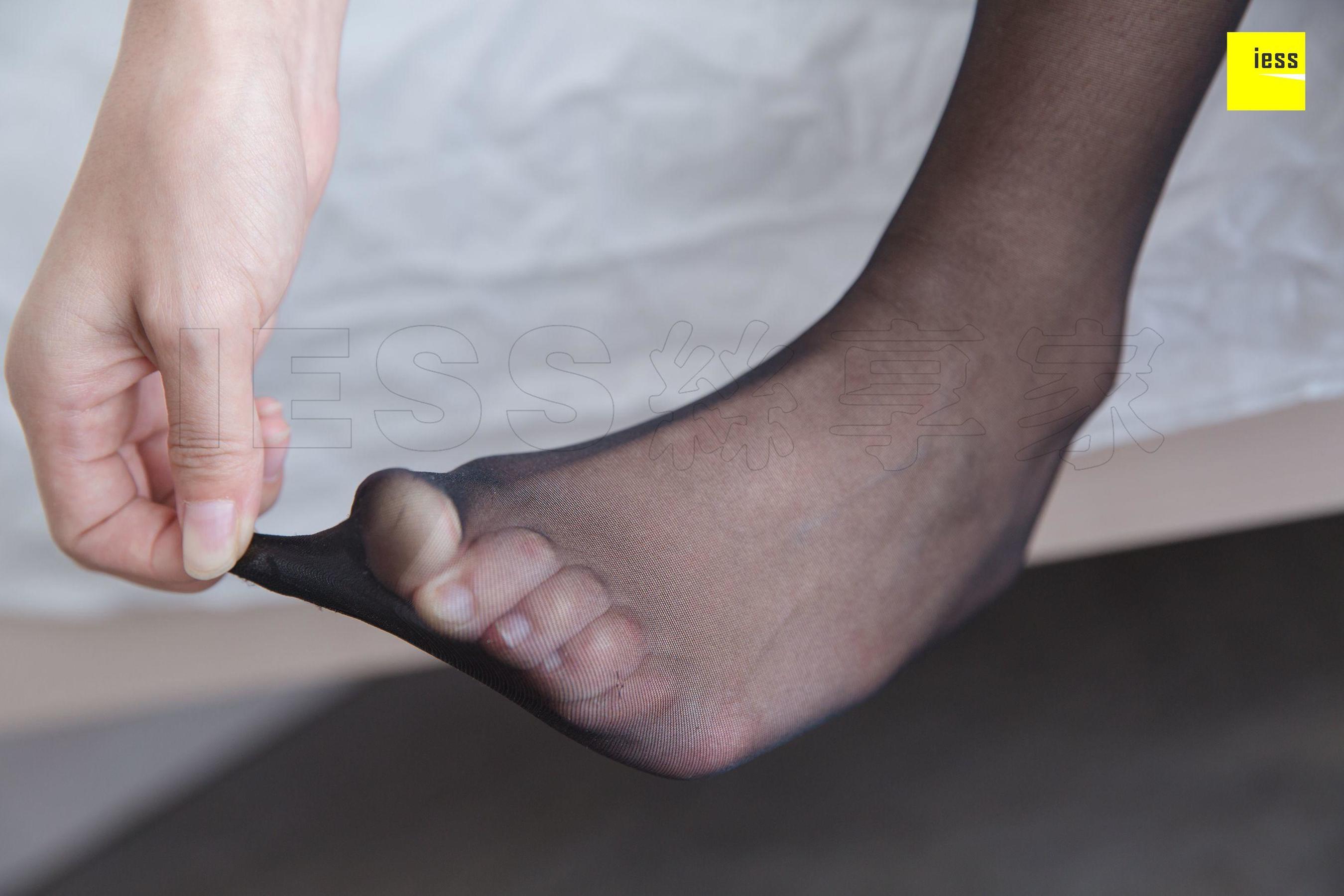 模特小羽《小羽黑色绒面旗袍》 [异思趣向IESS] 写真集