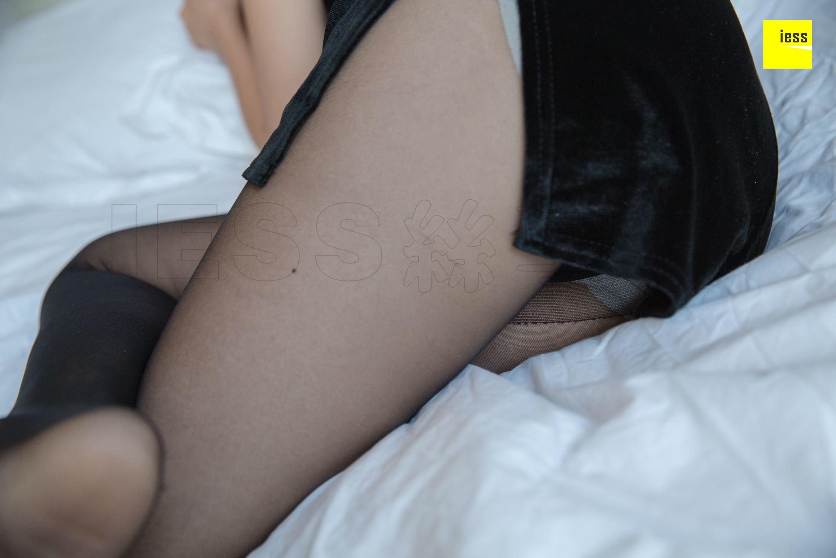 模特小羽《小羽黑色绒面旗袍》 [异思趣向IESS] 写真集