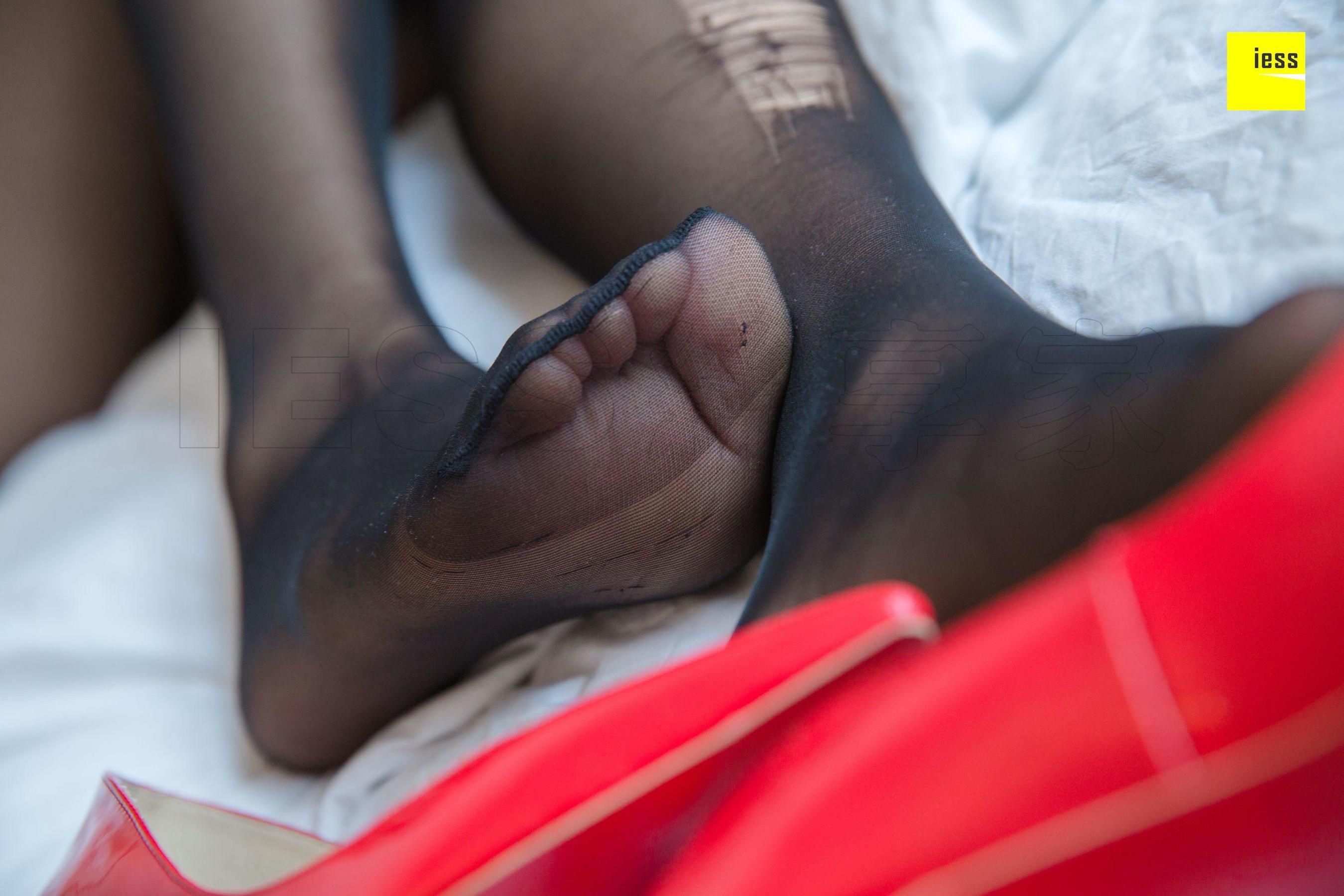 模特小羽《小羽黑色绒面旗袍》 [异思趣向IESS] 写真集