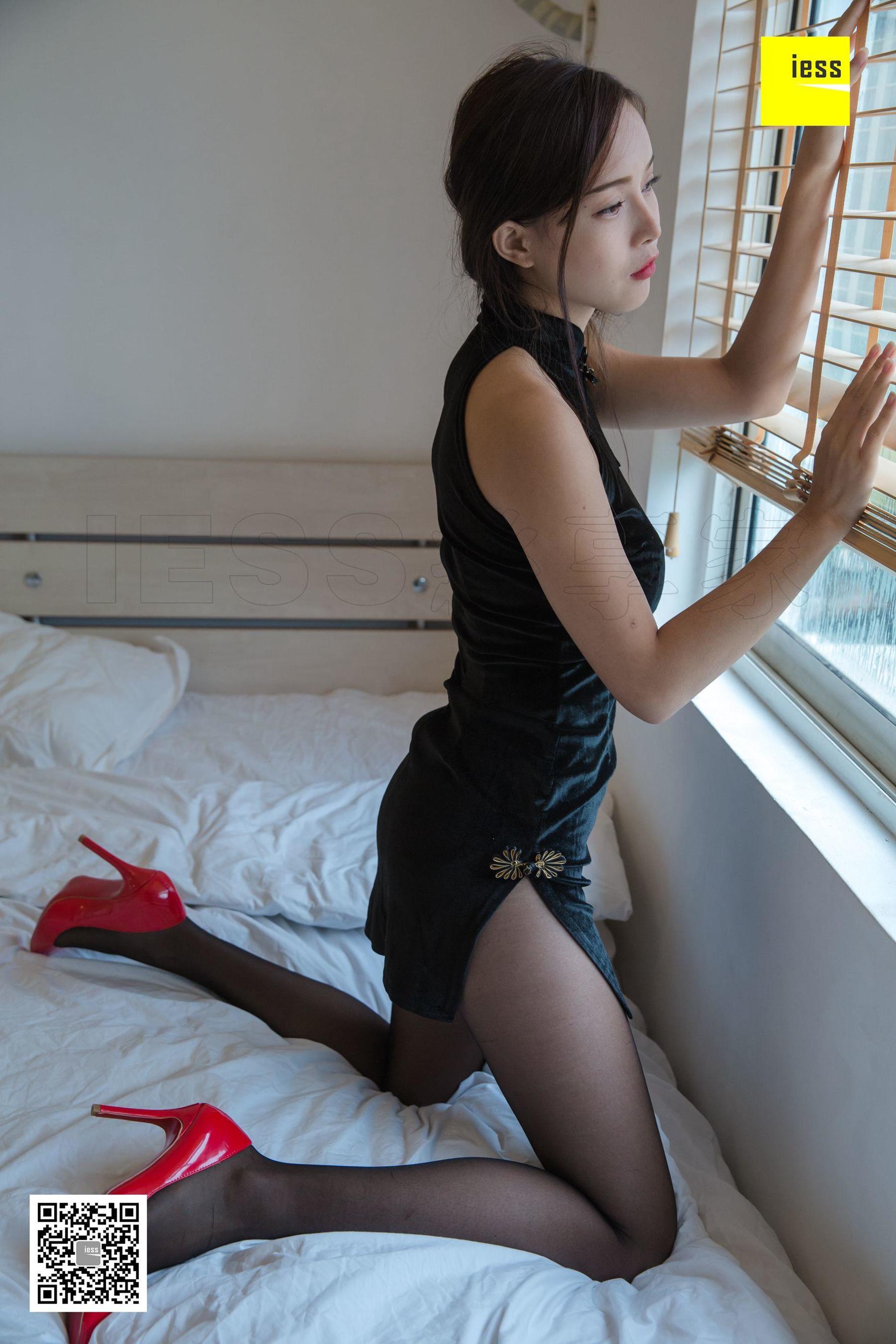 模特小羽《小羽黑色绒面旗袍》 [异思趣向IESS] 写真集