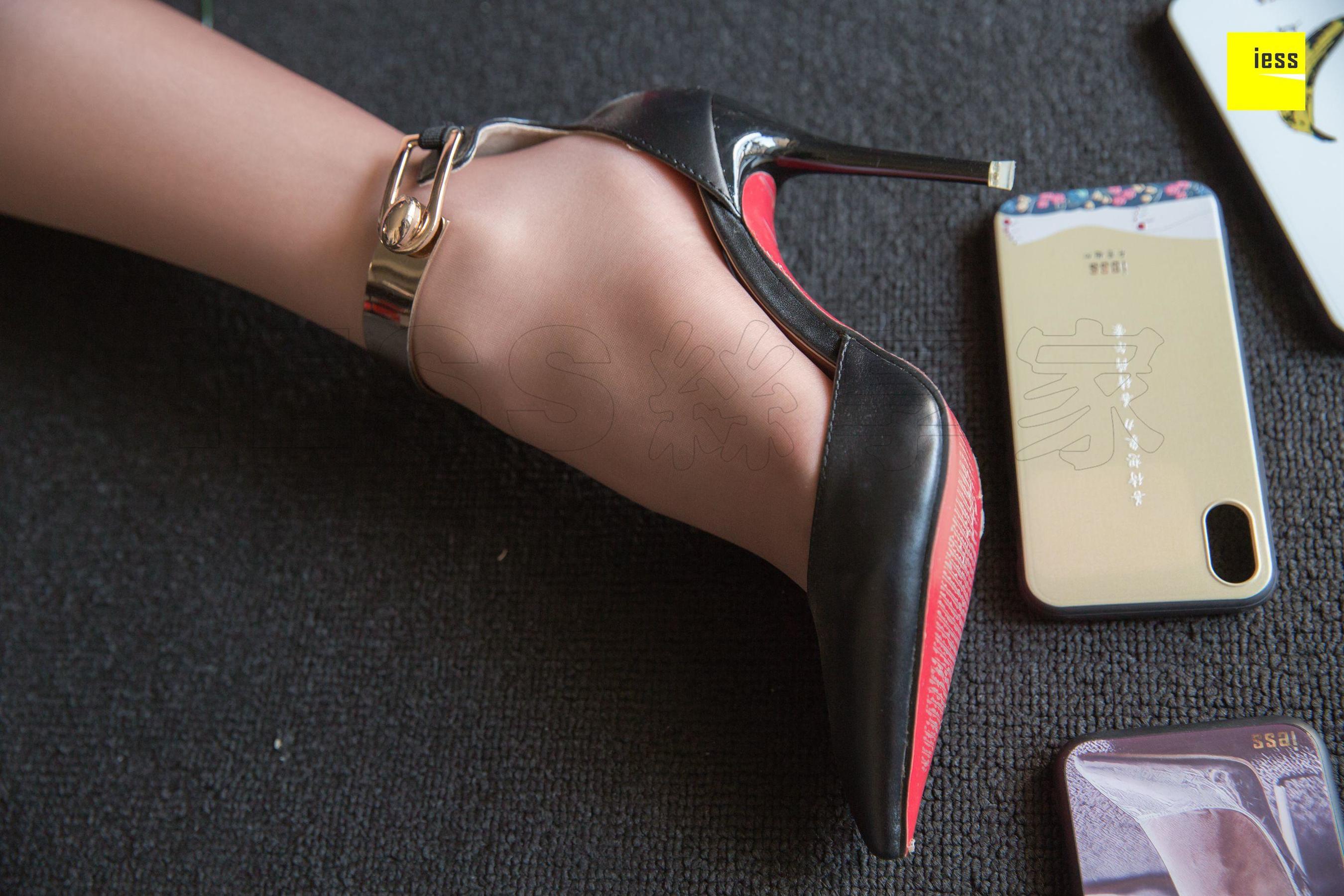 模特秋秋《秋秋手机壳炫富摔》 [异思趣向IESS] 写真集