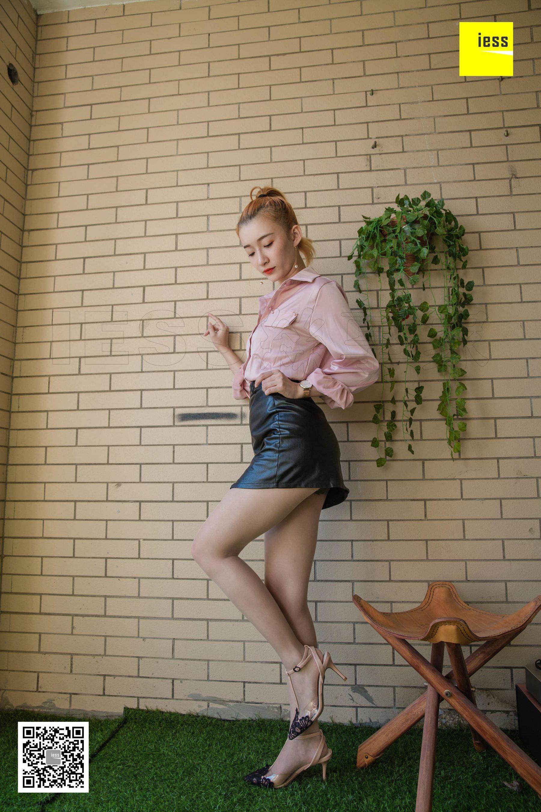 模特秋秋《秋秋的小皮裙》[异思趣向IESS] 写真集
