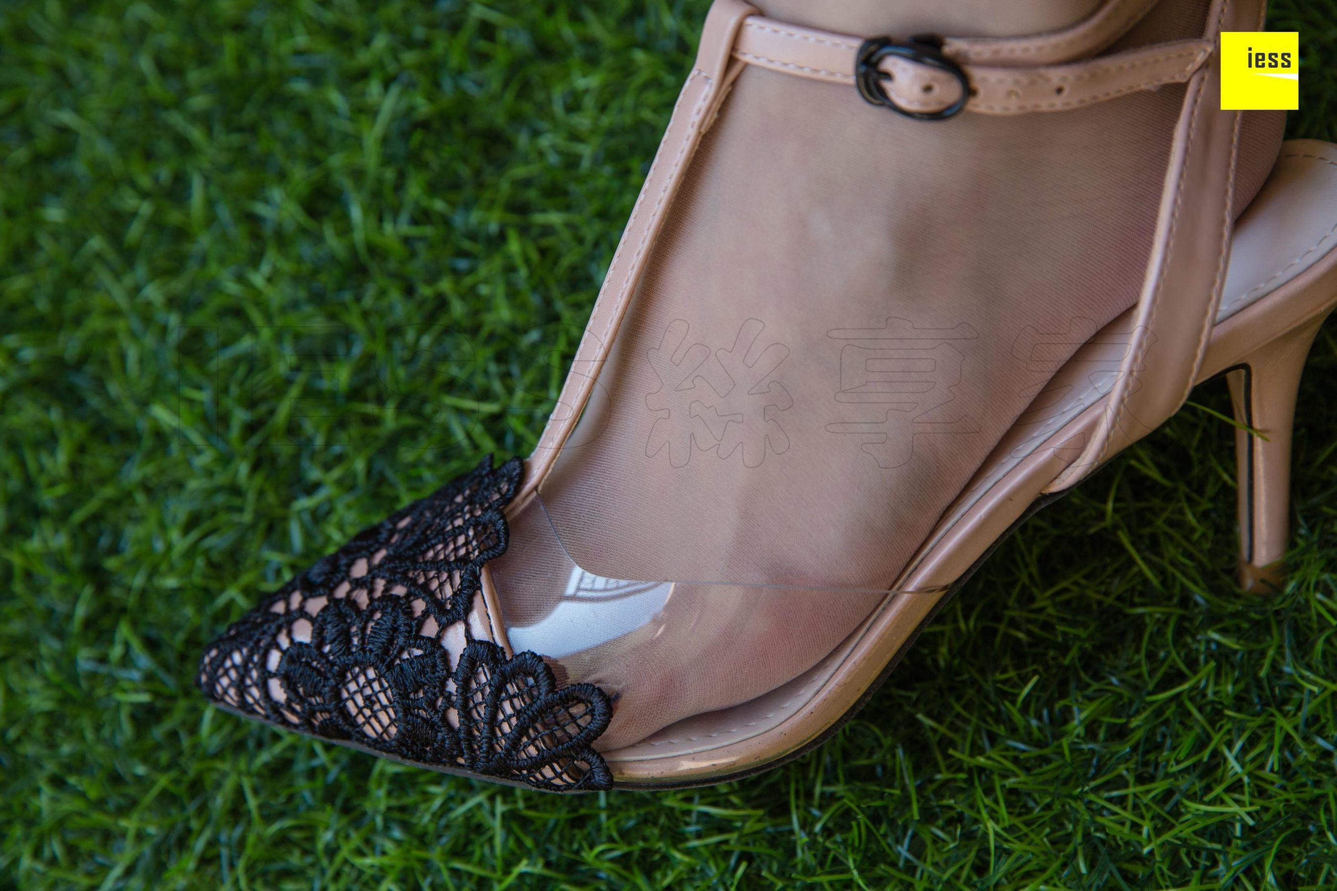 模特秋秋《秋秋的小皮裙》[异思趣向IESS] 写真集