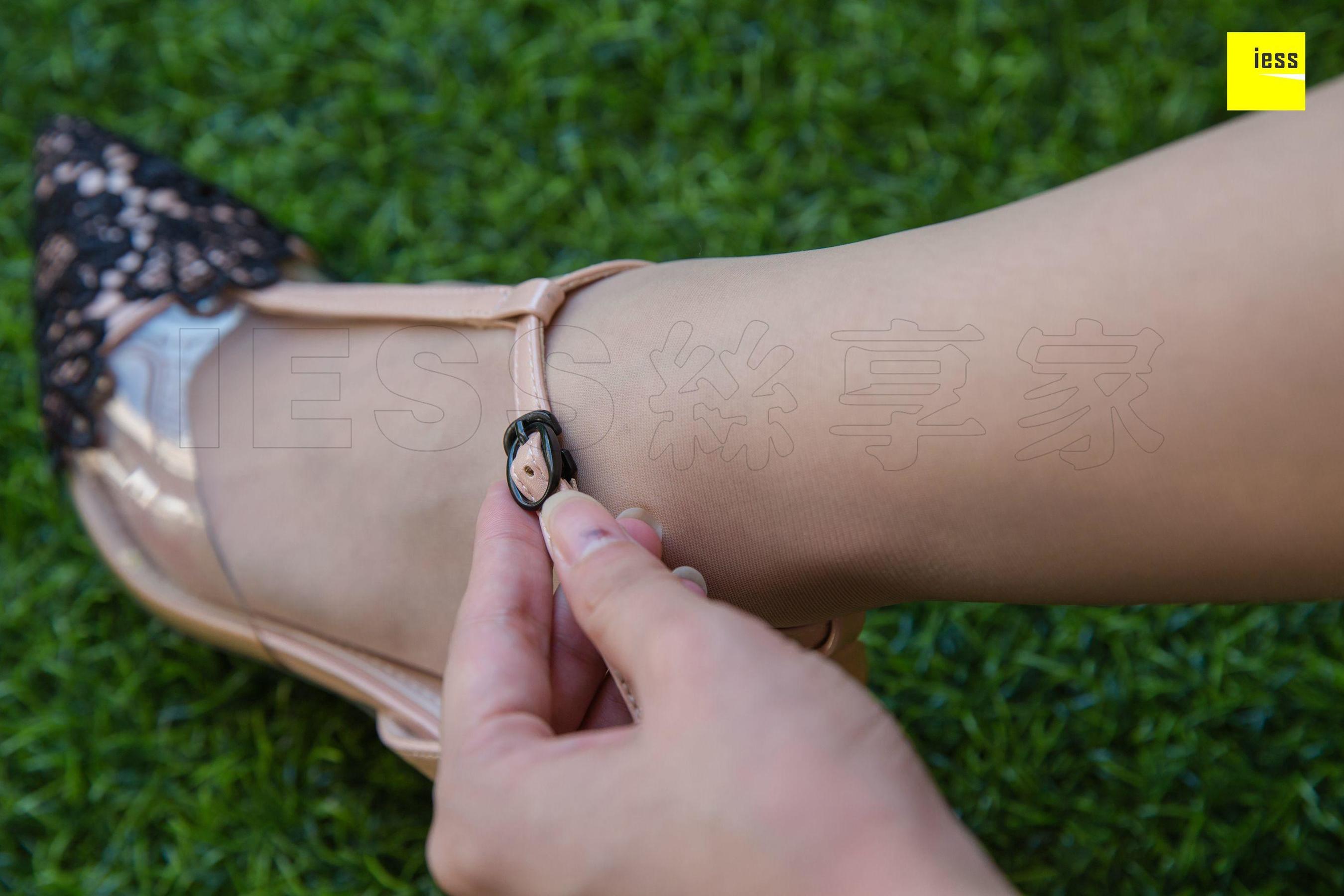 模特秋秋《秋秋的小皮裙》[异思趣向IESS] 写真集