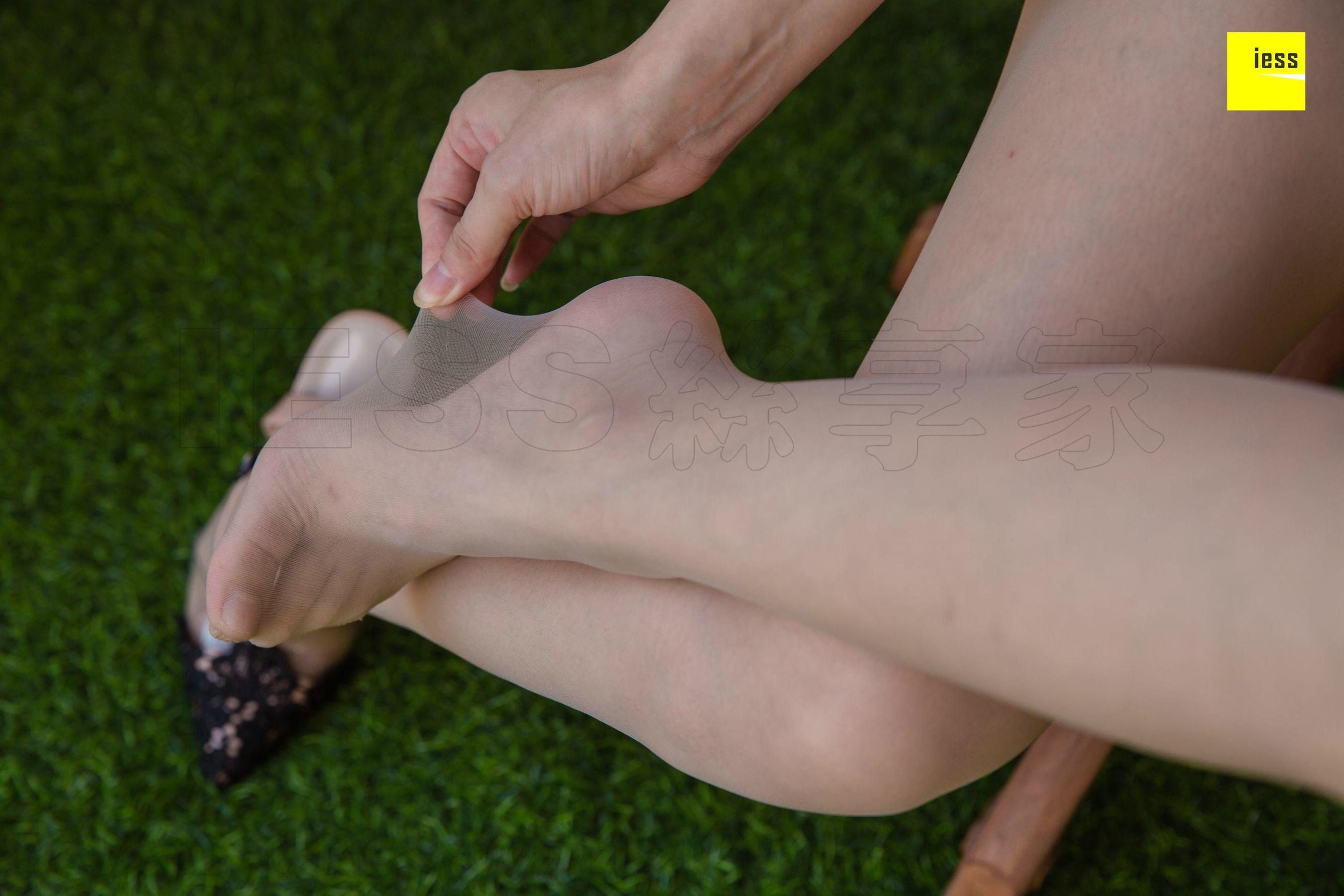 模特秋秋《秋秋的小皮裙》[异思趣向IESS] 写真集