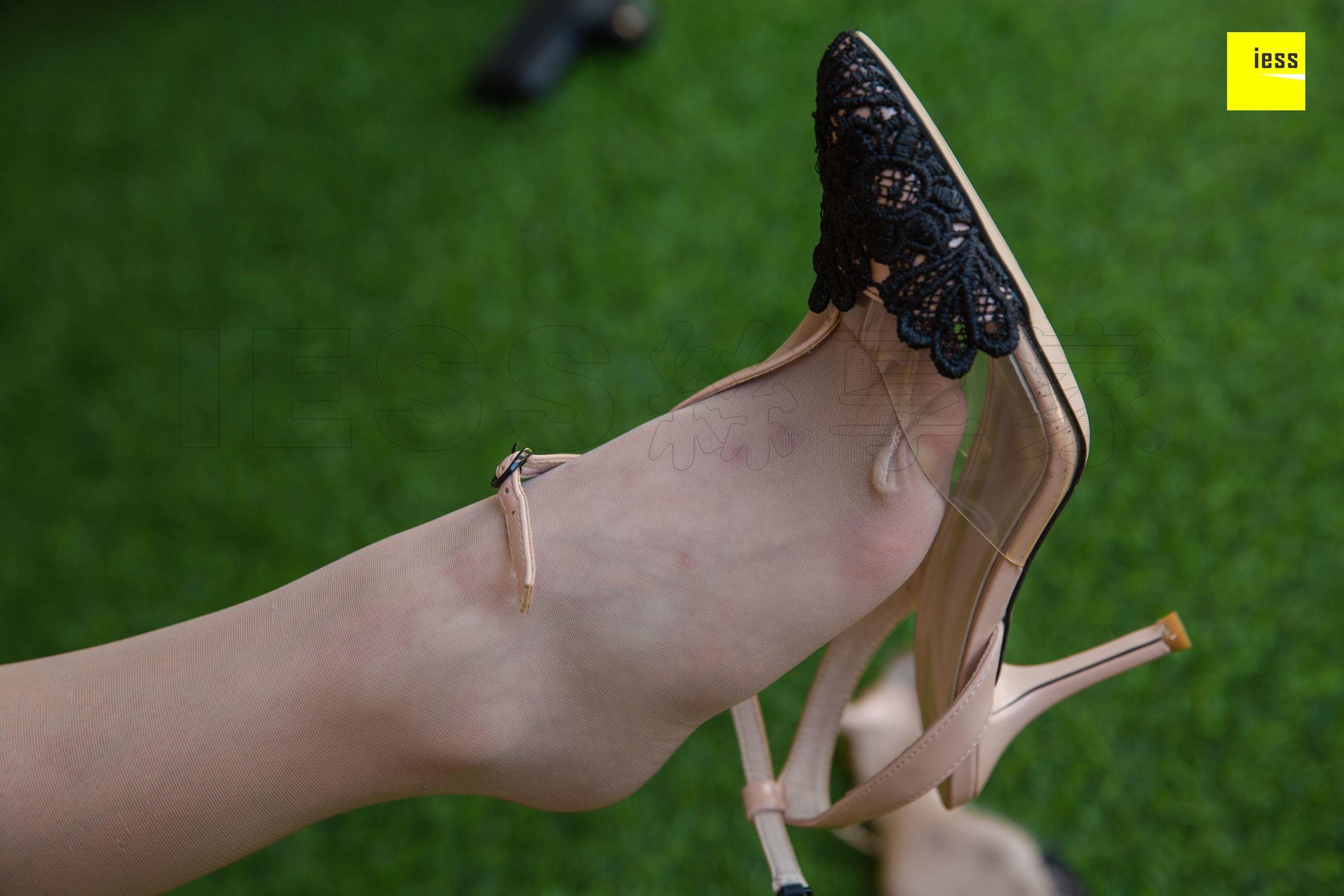 模特秋秋《秋秋的小皮裙》[异思趣向IESS] 写真集