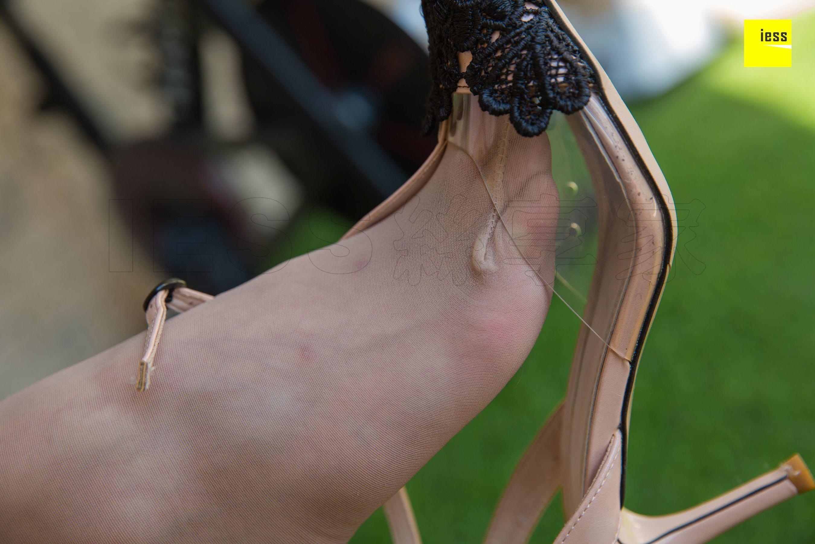 模特秋秋《秋秋的小皮裙》[异思趣向IESS] 写真集