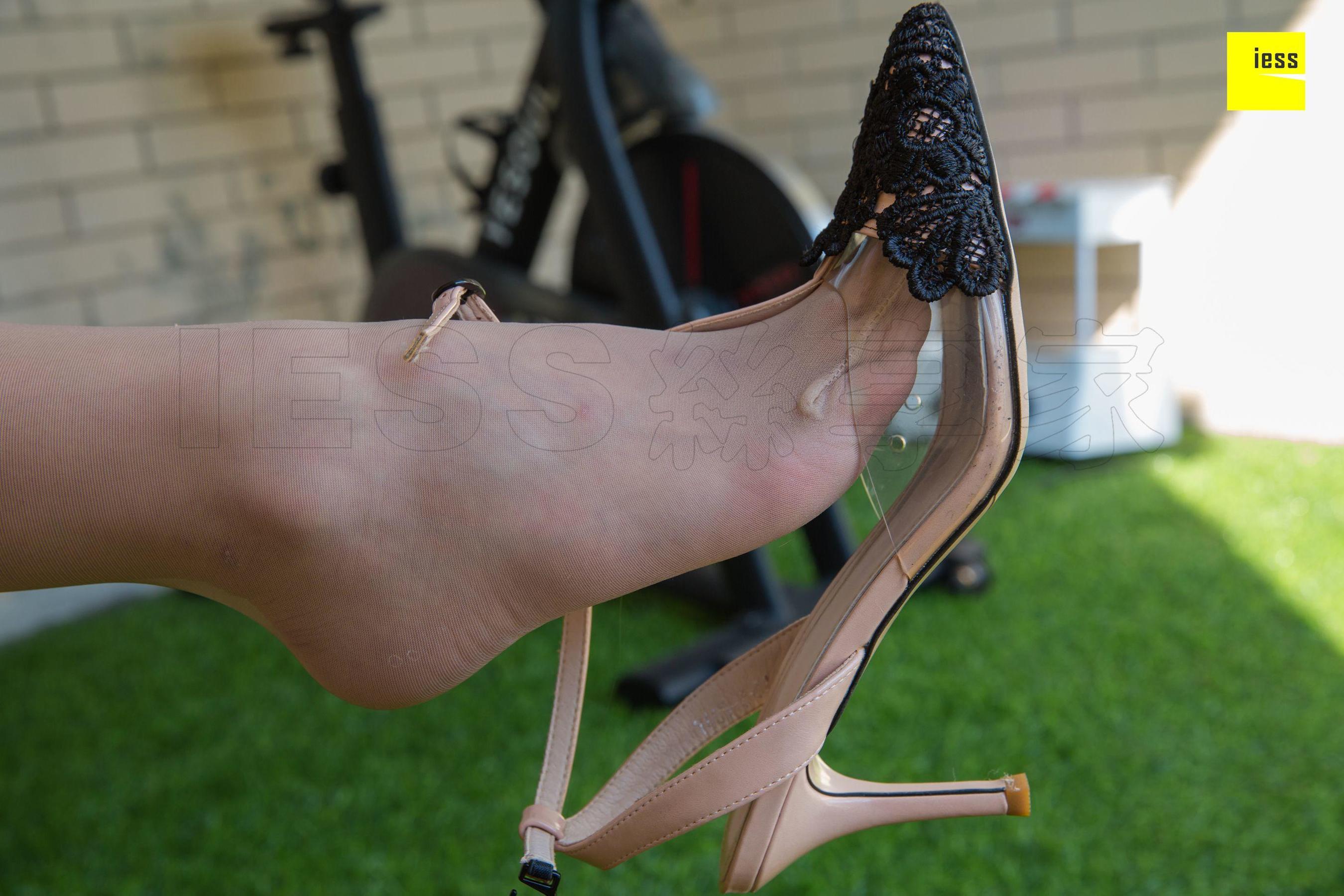 模特秋秋《秋秋的小皮裙》[异思趣向IESS] 写真集