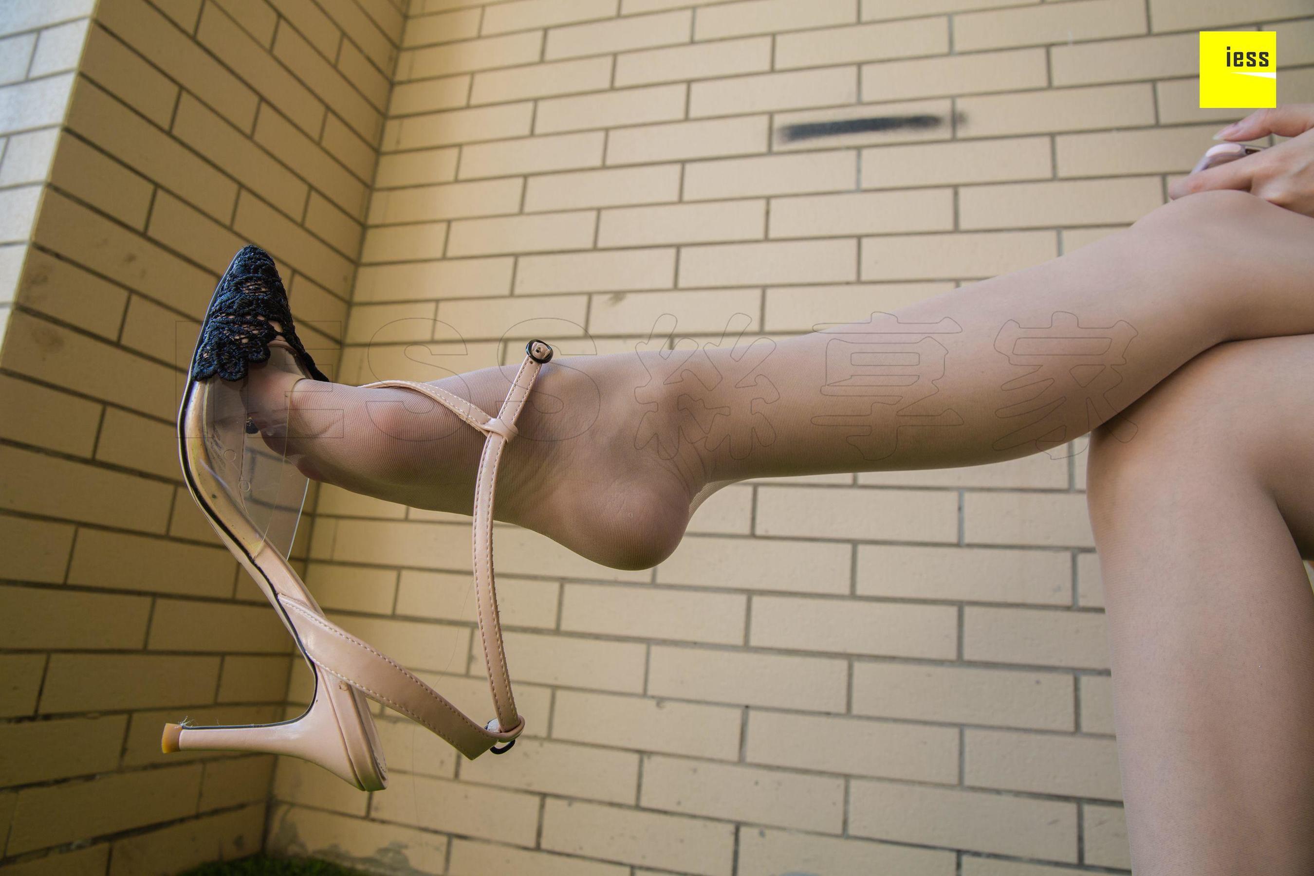 模特秋秋《秋秋的小皮裙》[异思趣向IESS] 写真集