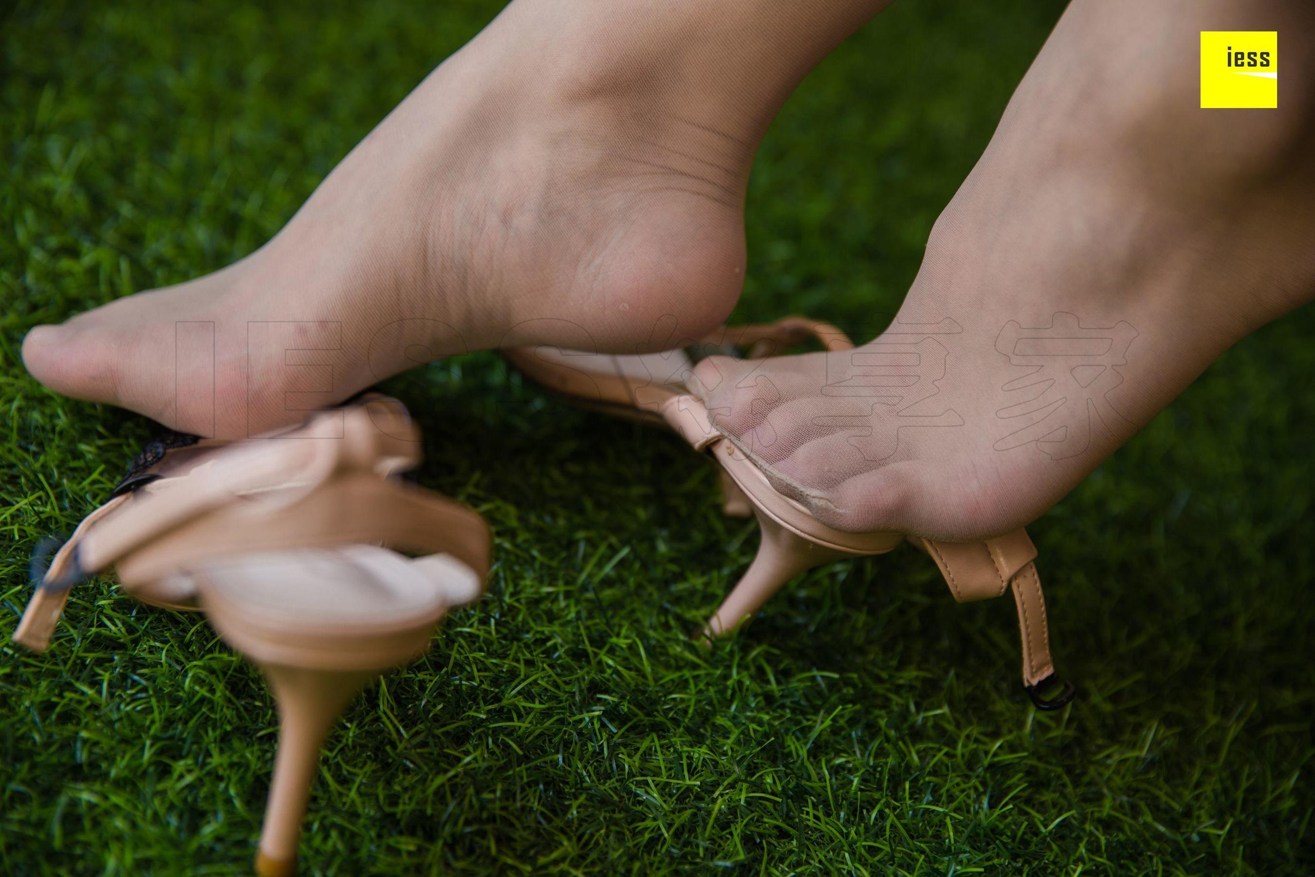 模特秋秋《秋秋的小皮裙》[异思趣向IESS] 写真集