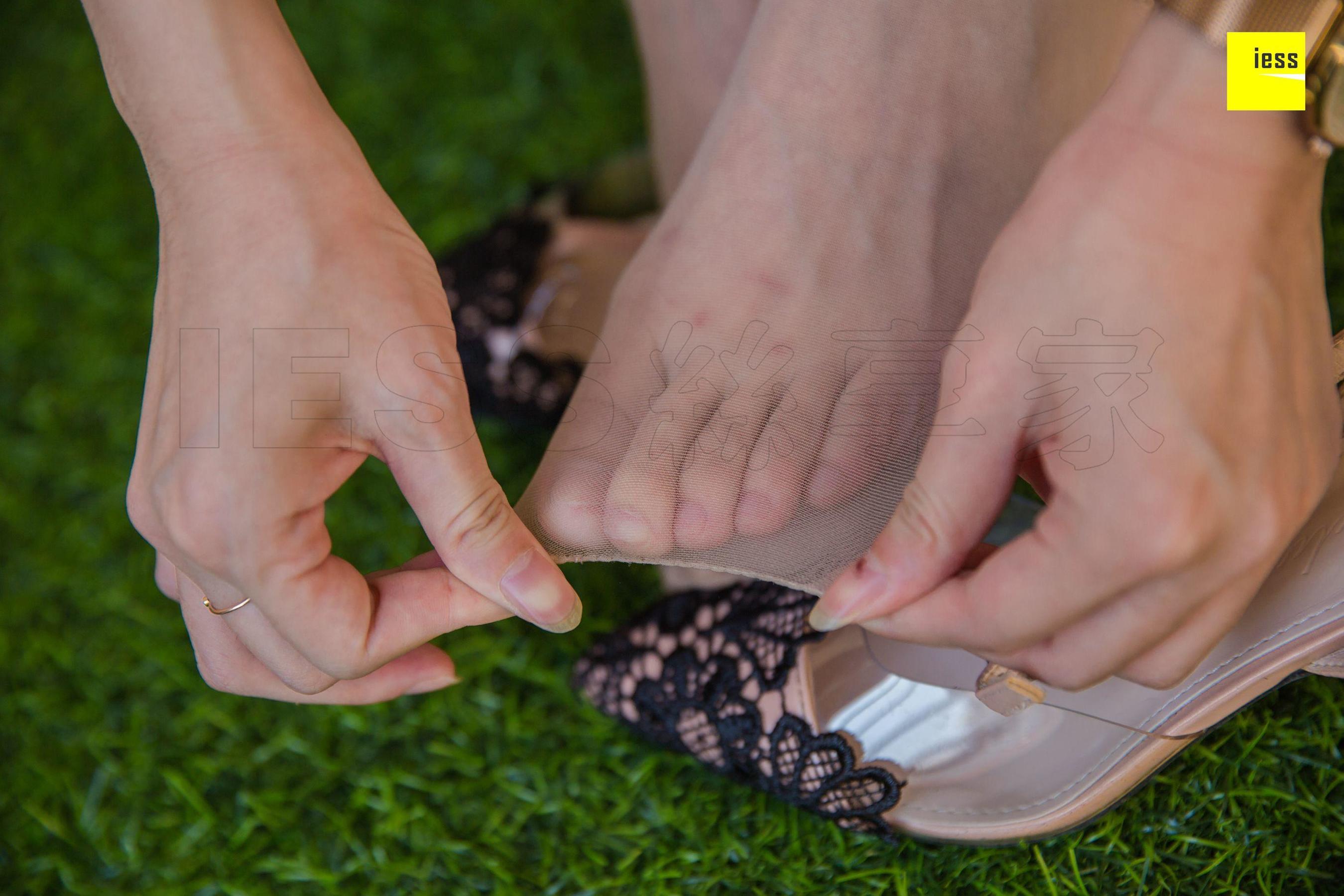 模特秋秋《秋秋的小皮裙》[异思趣向IESS] 写真集