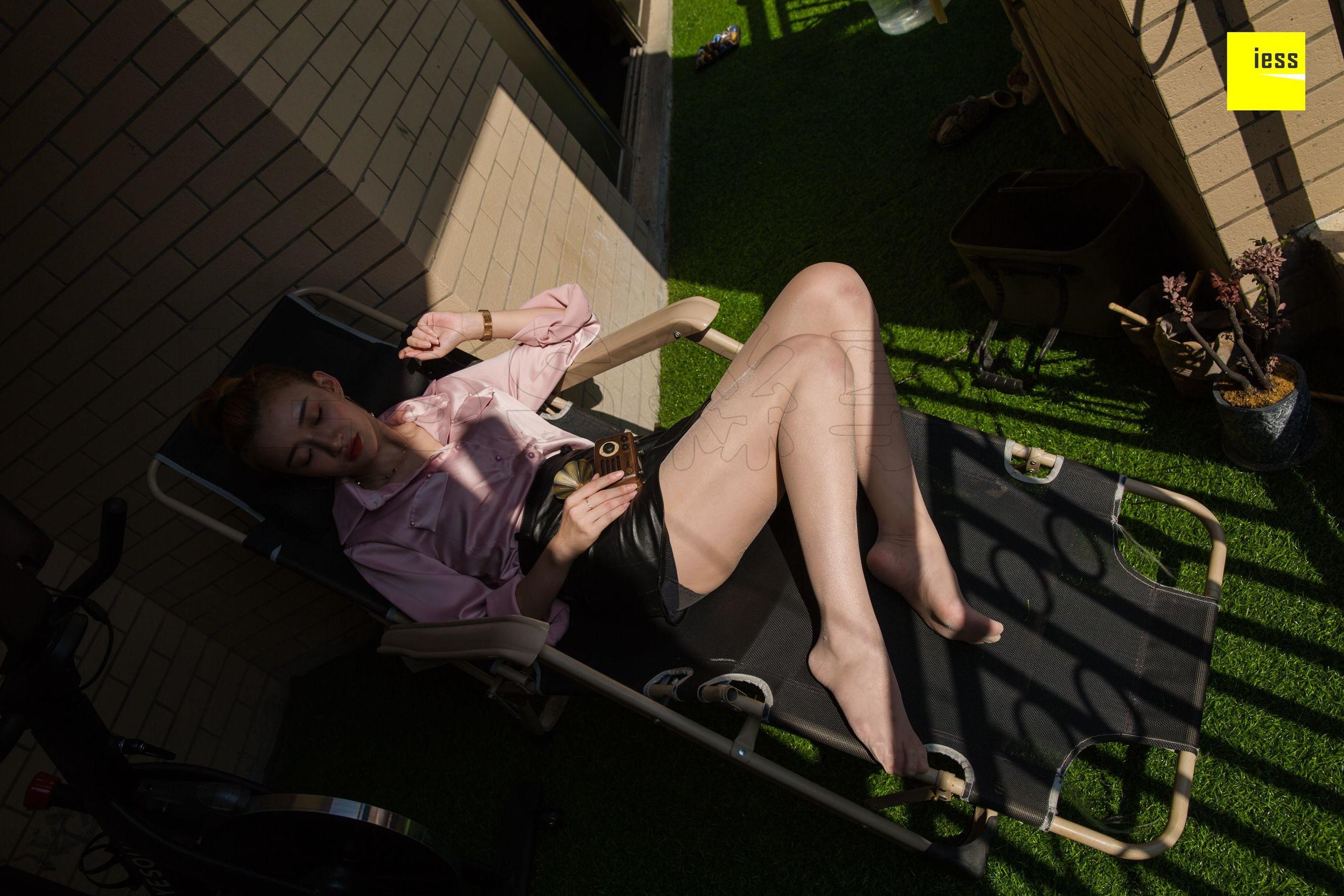 模特秋秋《秋秋的小皮裙》[异思趣向IESS] 写真集