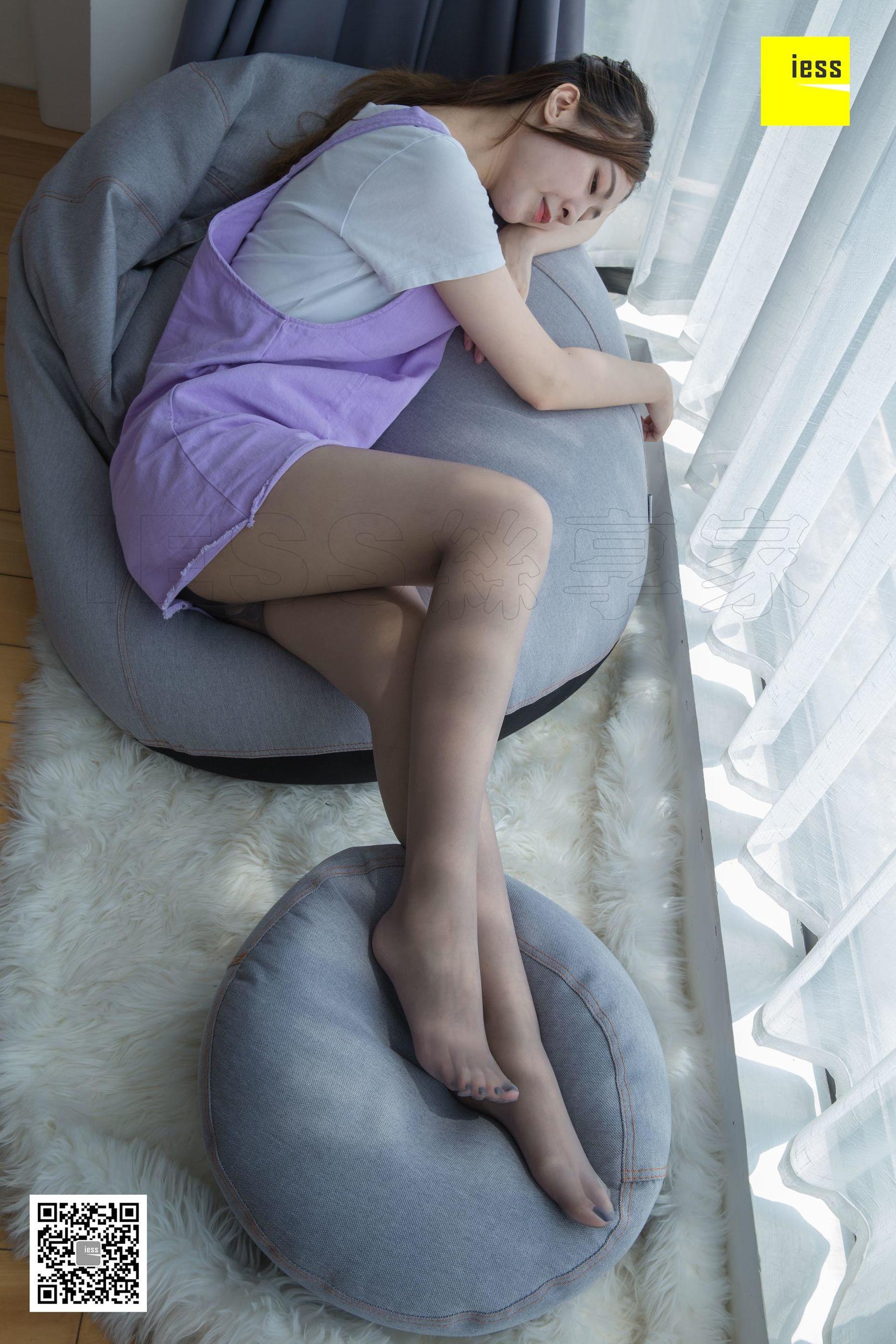 模特紫紫《紫紫漆皮小皮鞋》 [异思趣向IESS] 写真集