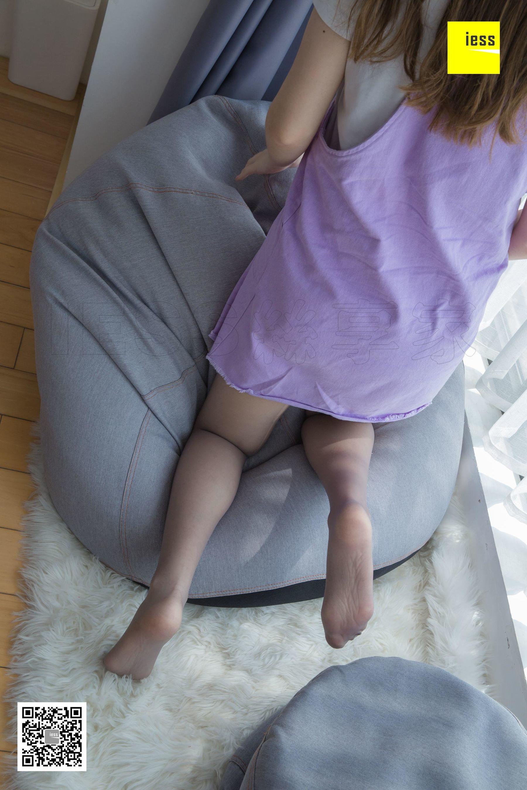 模特紫紫《紫紫漆皮小皮鞋》 [异思趣向IESS] 写真集