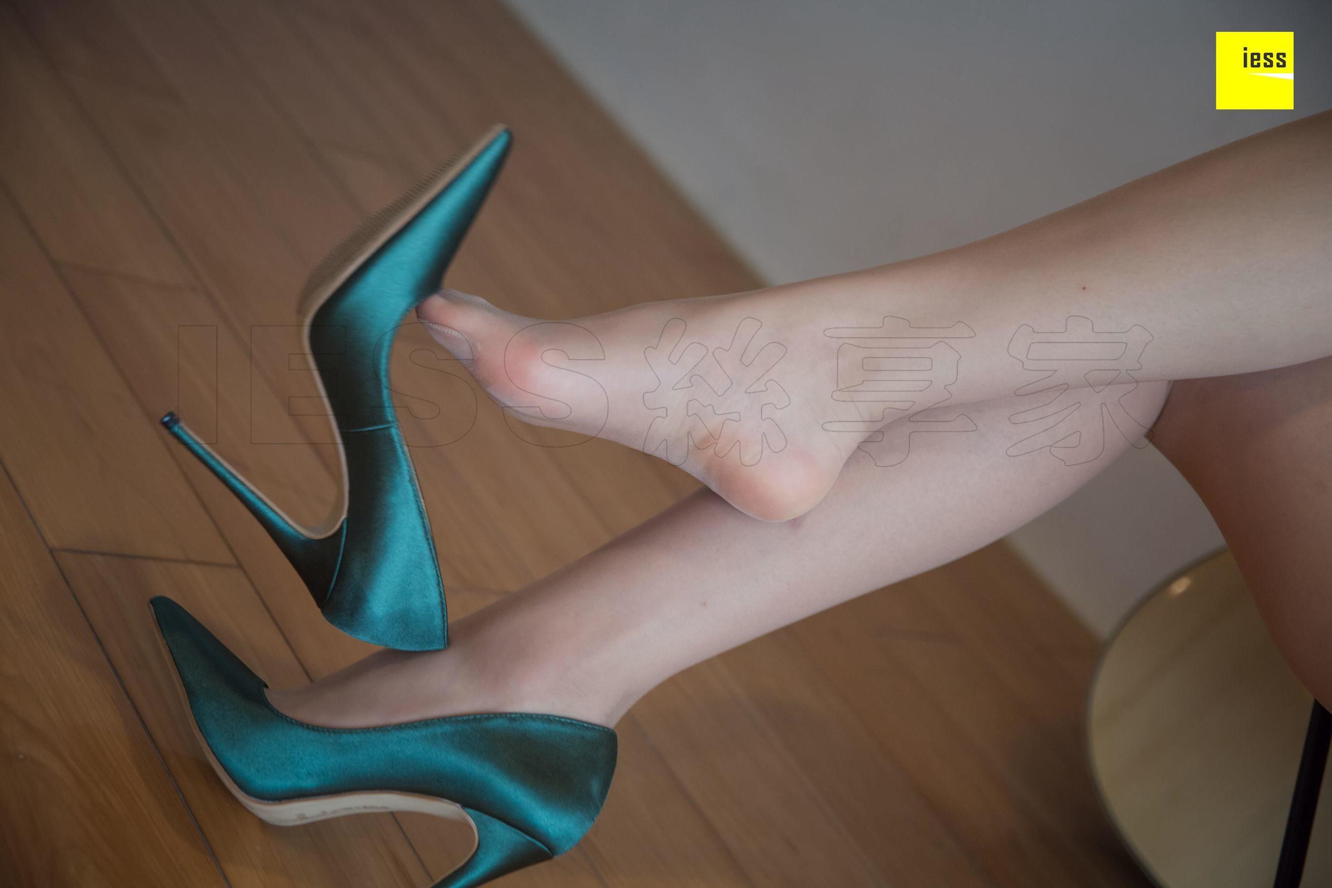 模特七七《七七的绿色高跟鞋》[异思趣向IESS] 写真集