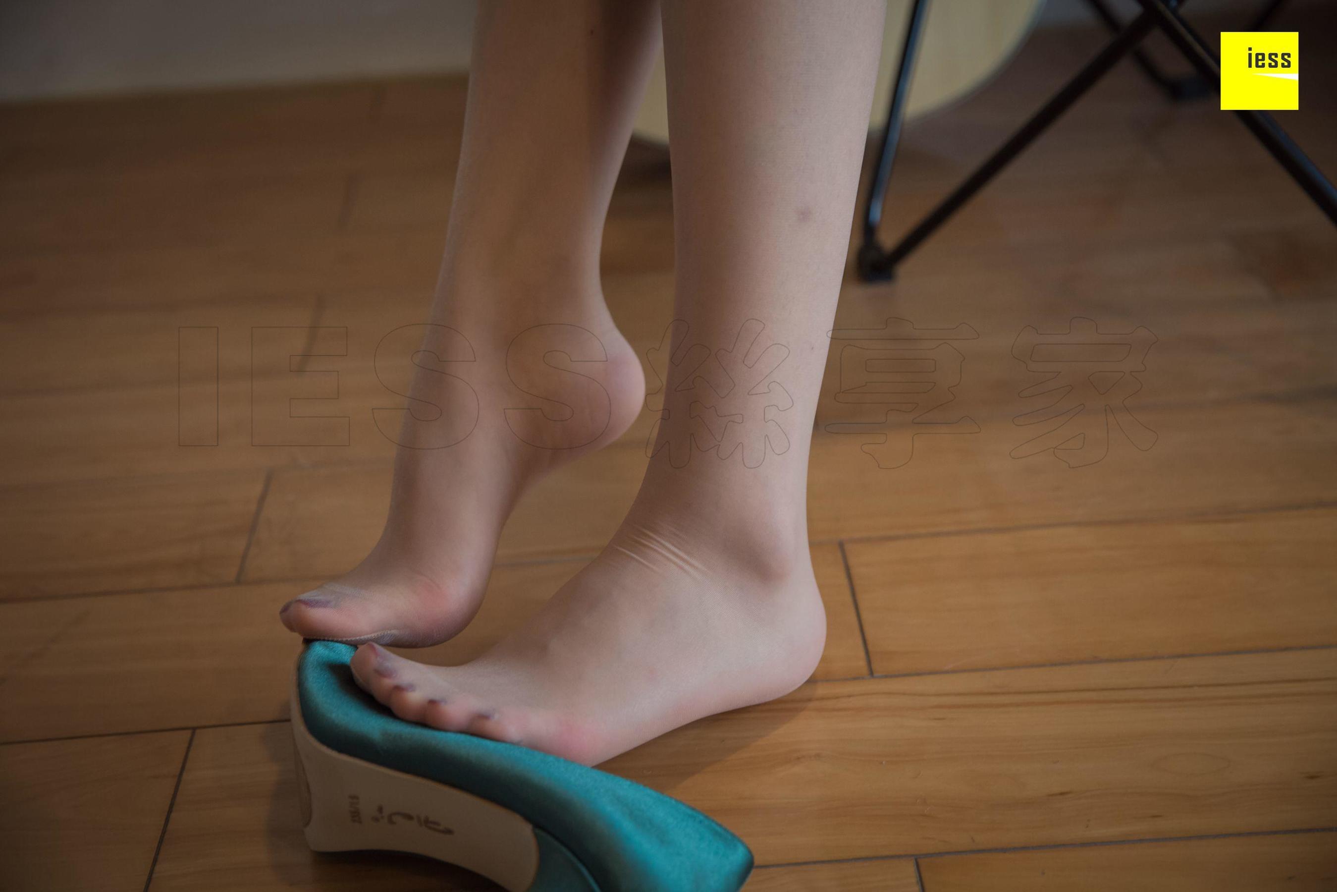 模特七七《七七的绿色高跟鞋》[异思趣向IESS] 写真集