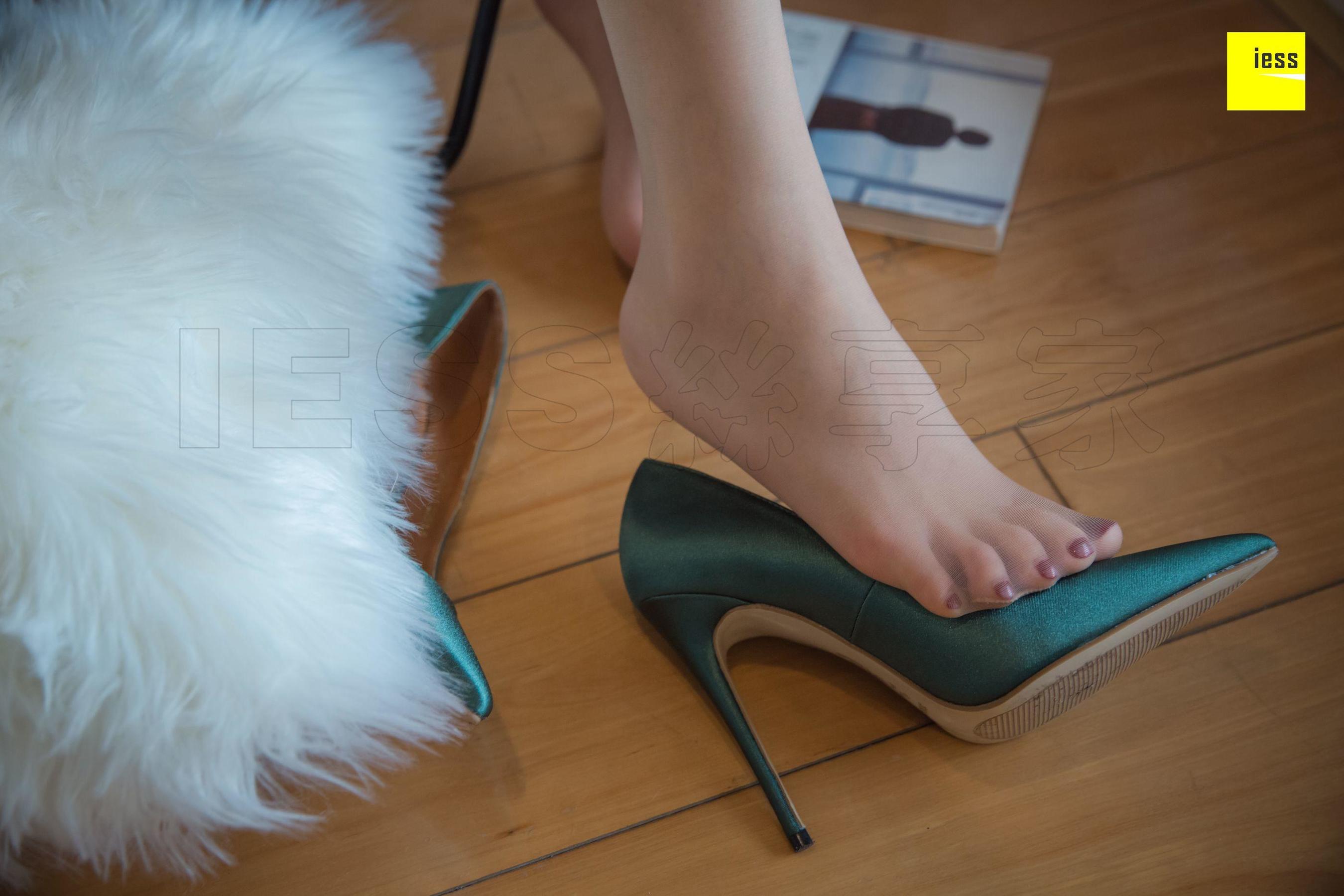 模特七七《七七的绿色高跟鞋》[异思趣向IESS] 写真集