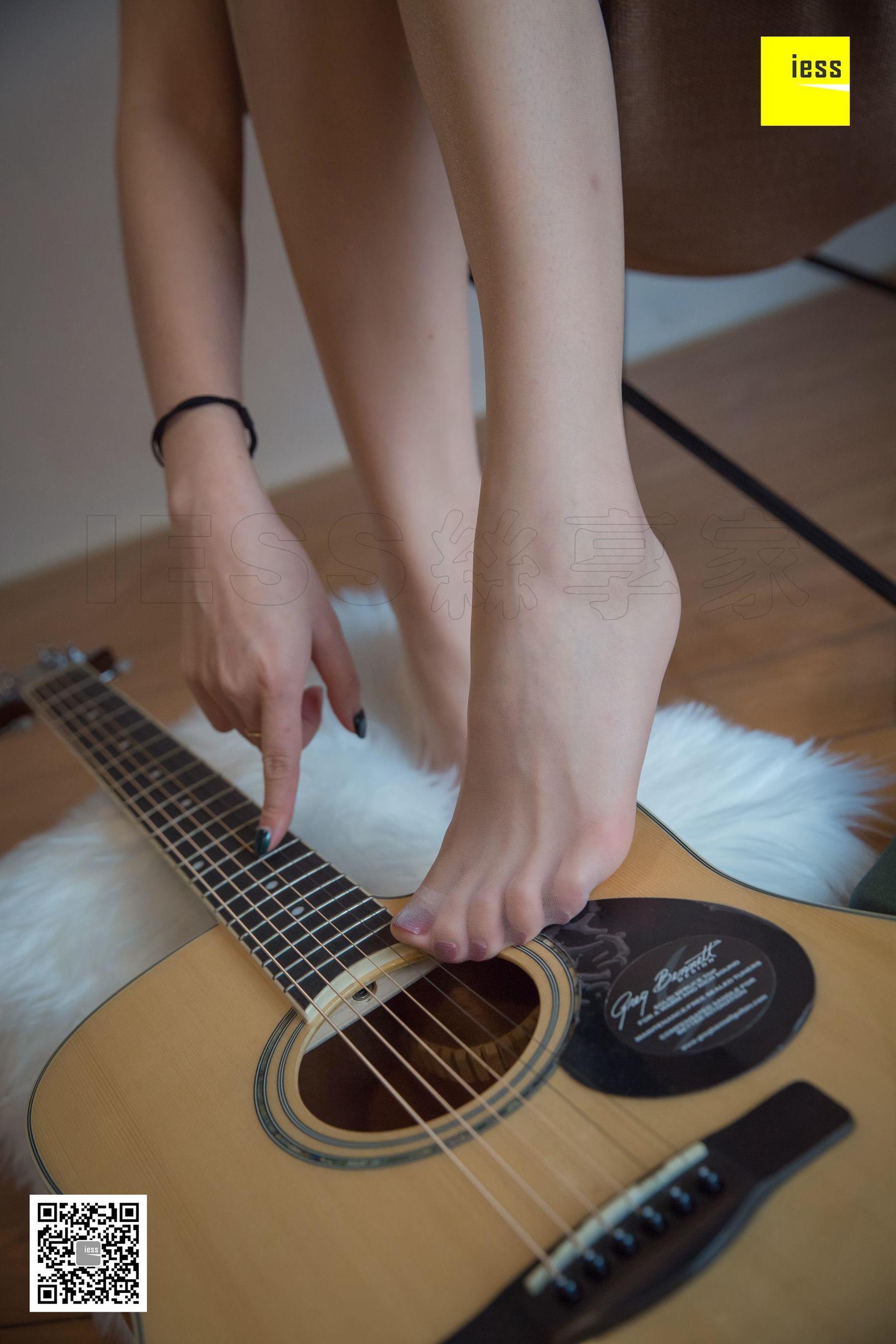 模特七七《七七的绿色高跟鞋》[异思趣向IESS] 写真集