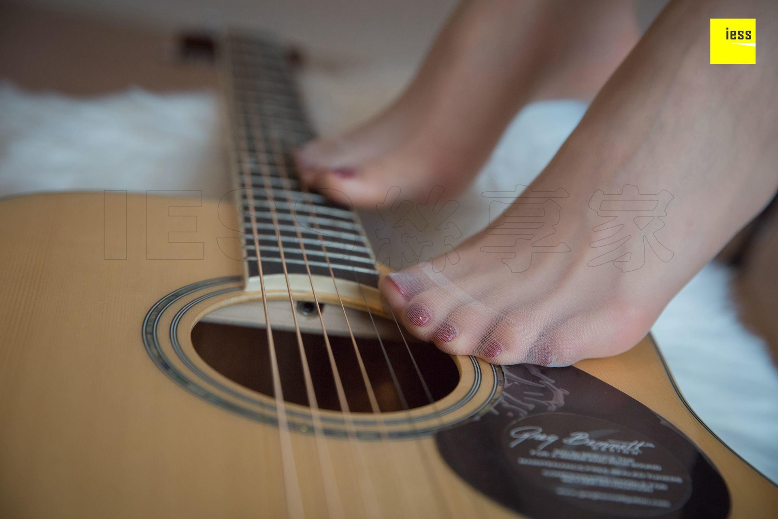 模特七七《七七的绿色高跟鞋》[异思趣向IESS] 写真集