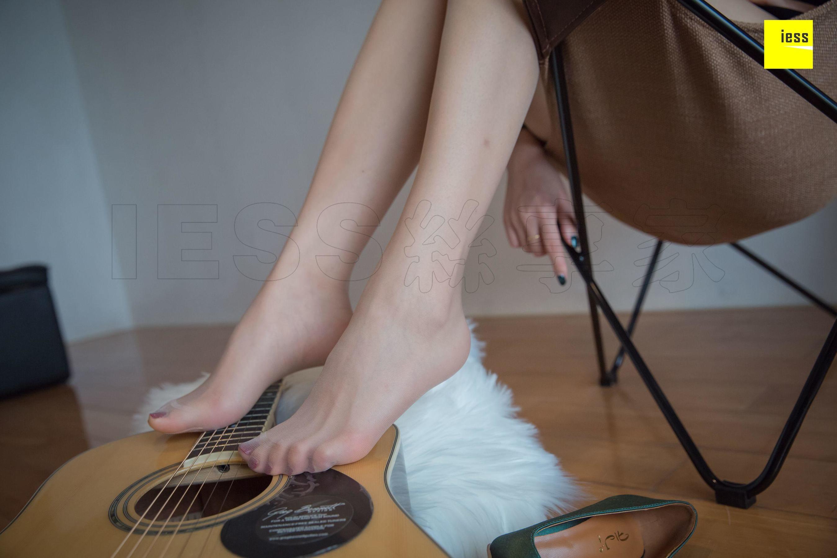 模特七七《七七的绿色高跟鞋》[异思趣向IESS] 写真集