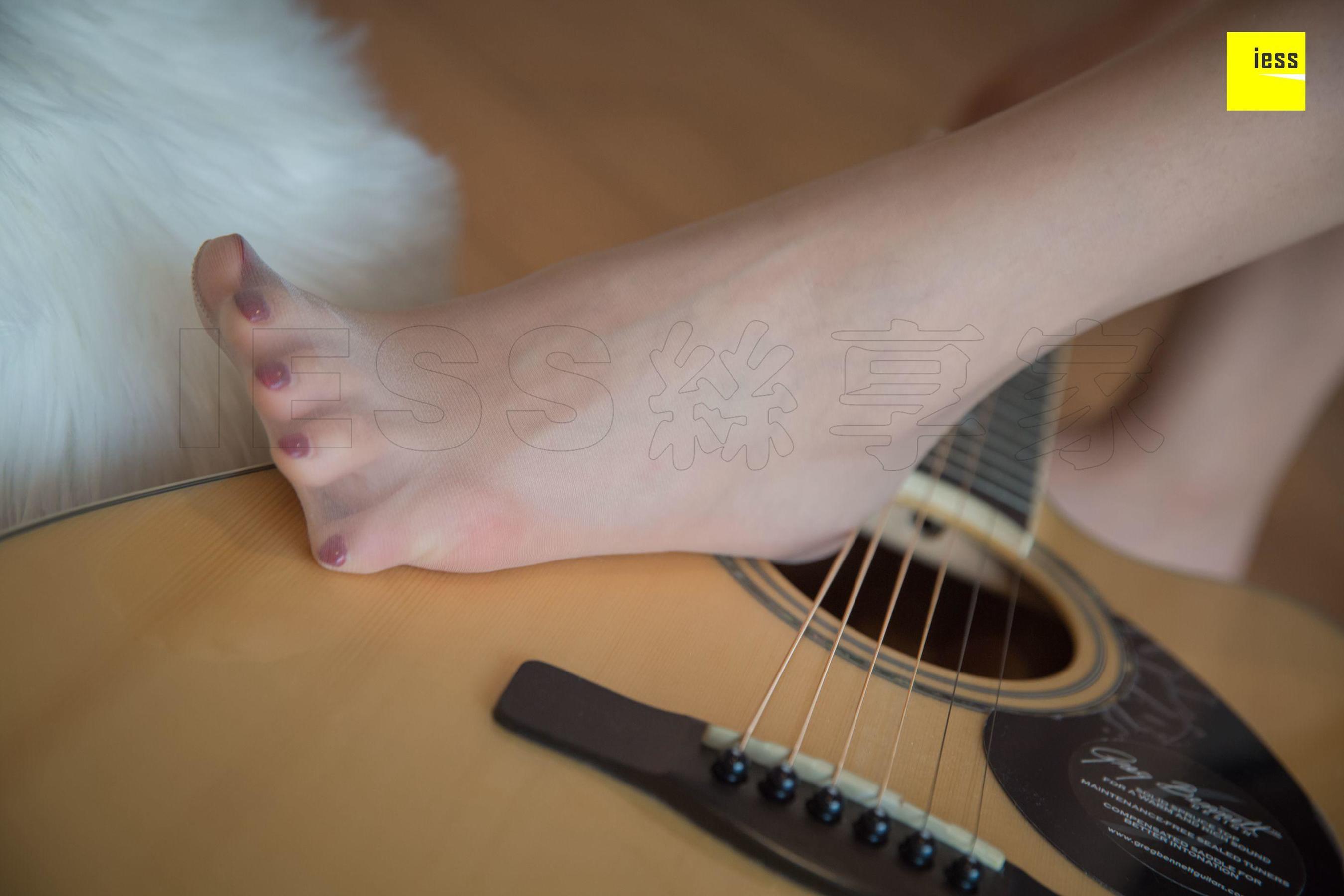 模特七七《七七的绿色高跟鞋》[异思趣向IESS] 写真集