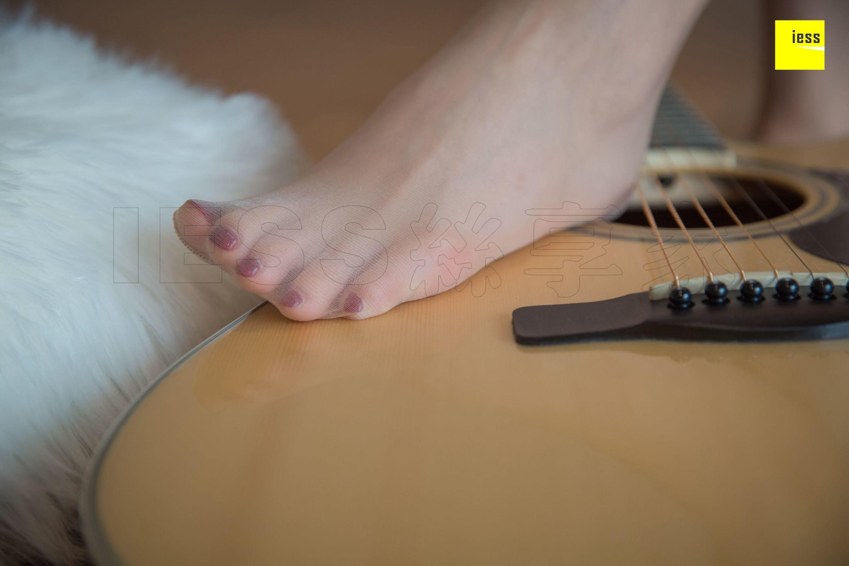 模特七七《七七的绿色高跟鞋》[异思趣向IESS] 写真集