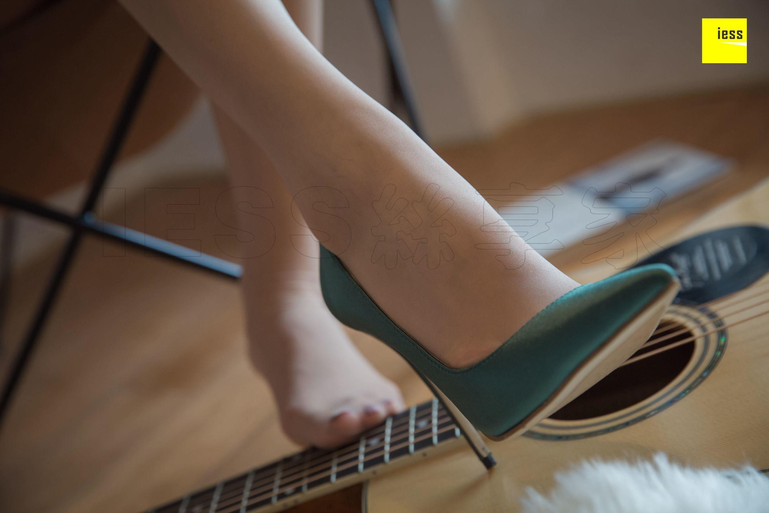 模特七七《七七的绿色高跟鞋》[异思趣向IESS] 写真集