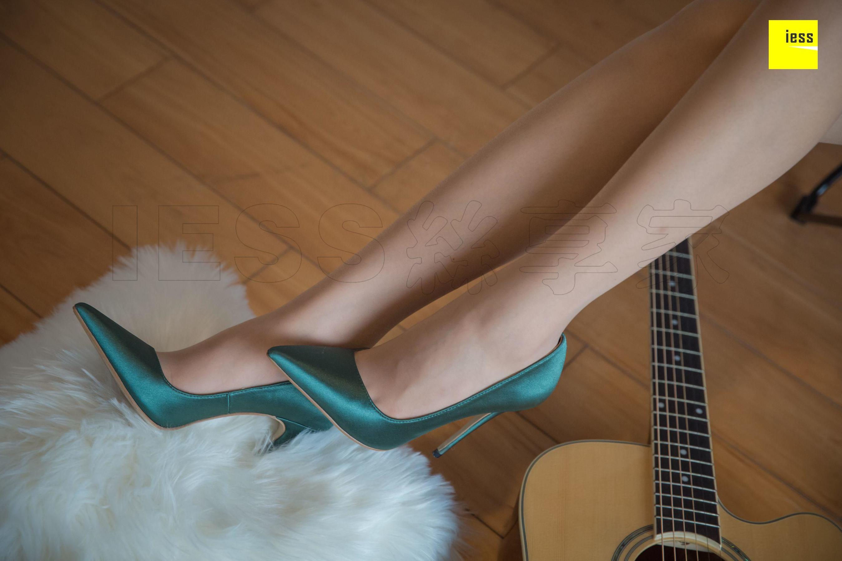 模特七七《七七的绿色高跟鞋》[异思趣向IESS] 写真集