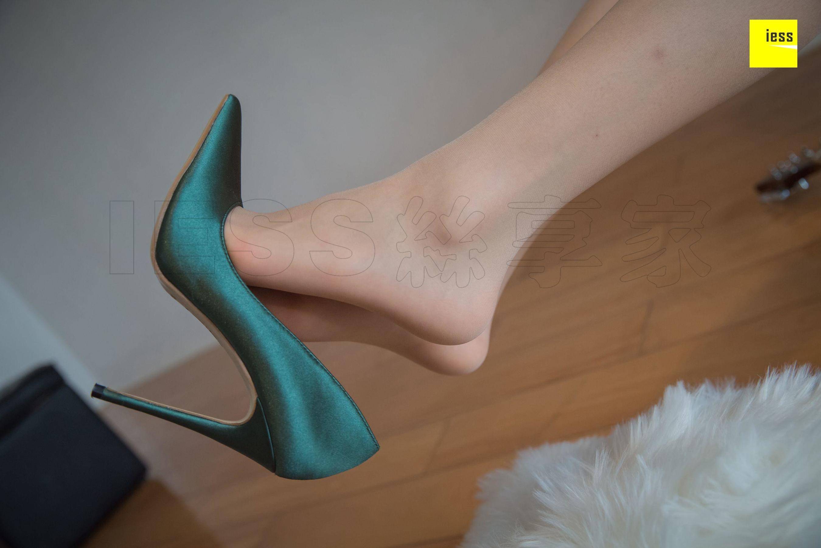 模特七七《七七的绿色高跟鞋》[异思趣向IESS] 写真集