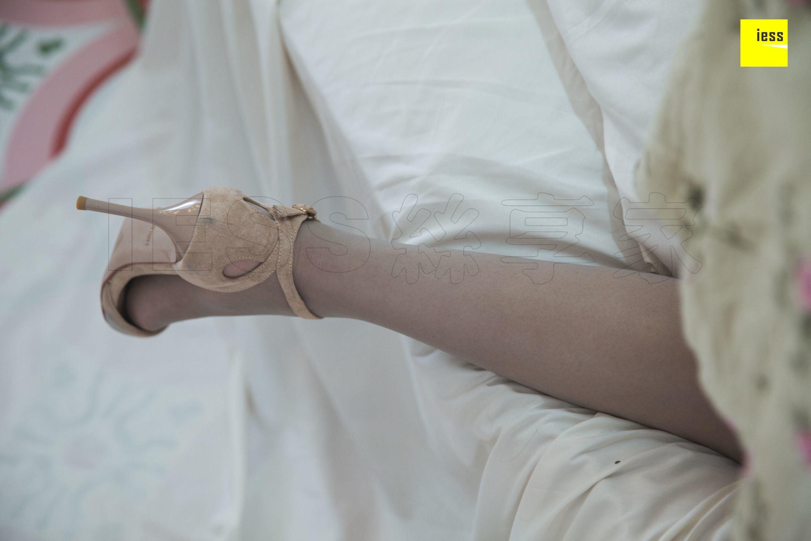 模特九妹《九妹碎花裙灰丝》 [异思趣向IESS] 写真集