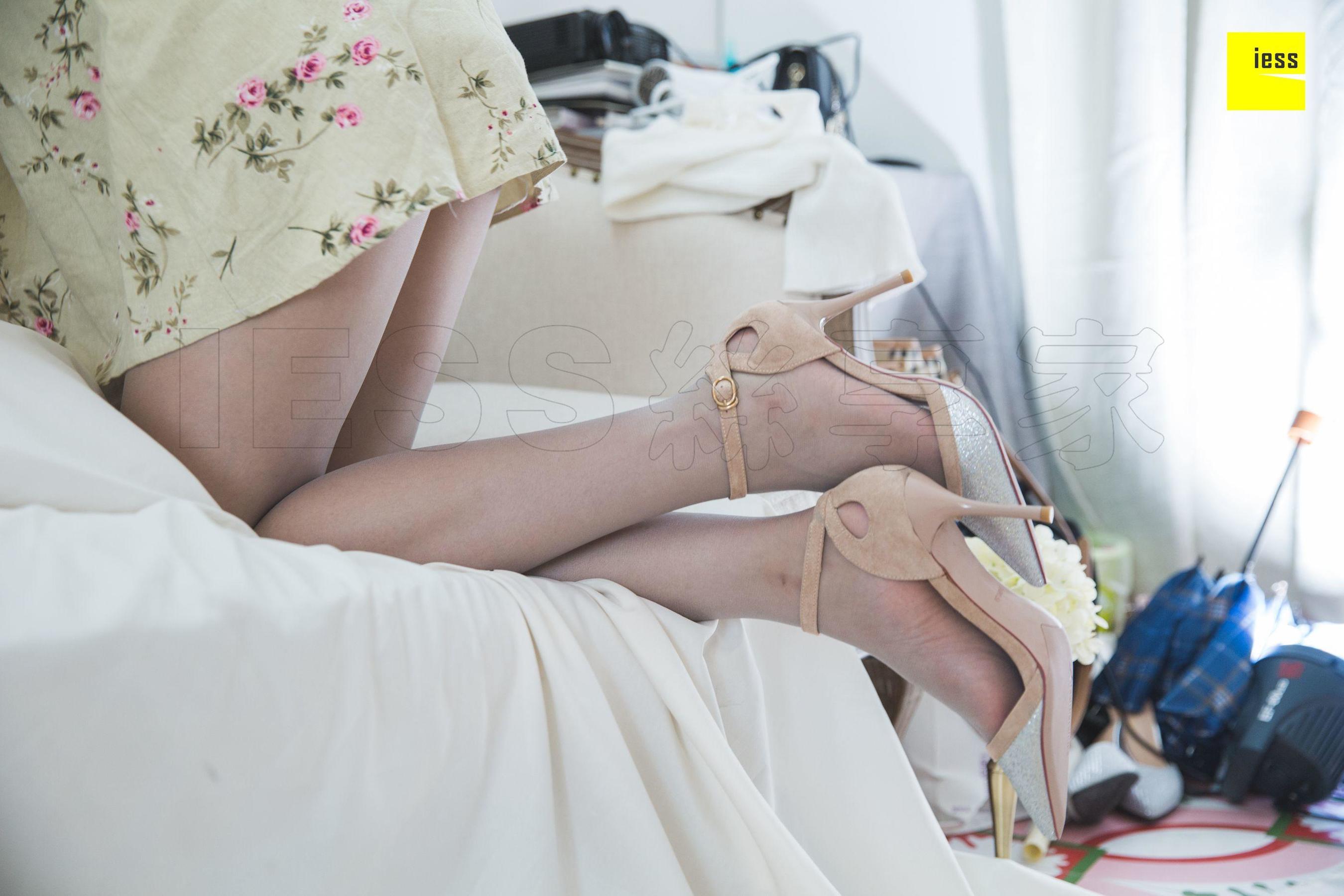 模特九妹《九妹碎花裙灰丝》 [异思趣向IESS] 写真集