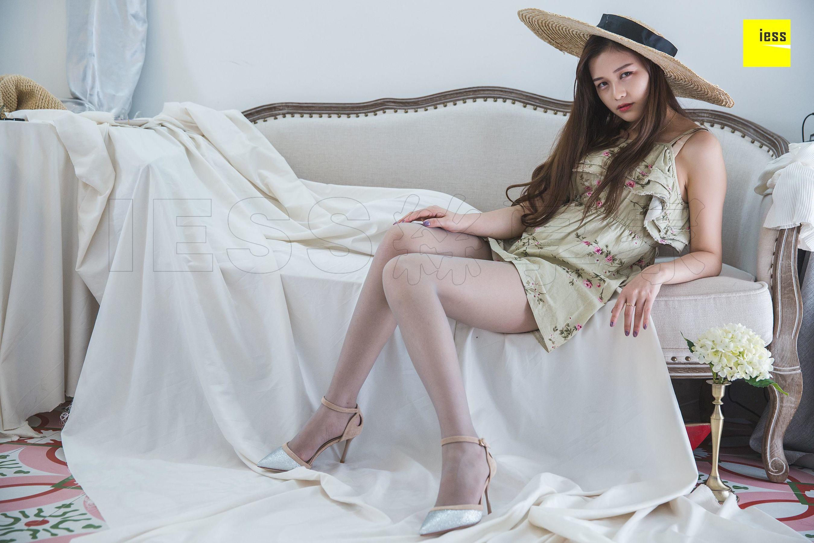 模特九妹《九妹碎花裙灰丝》 [异思趣向IESS] 写真集