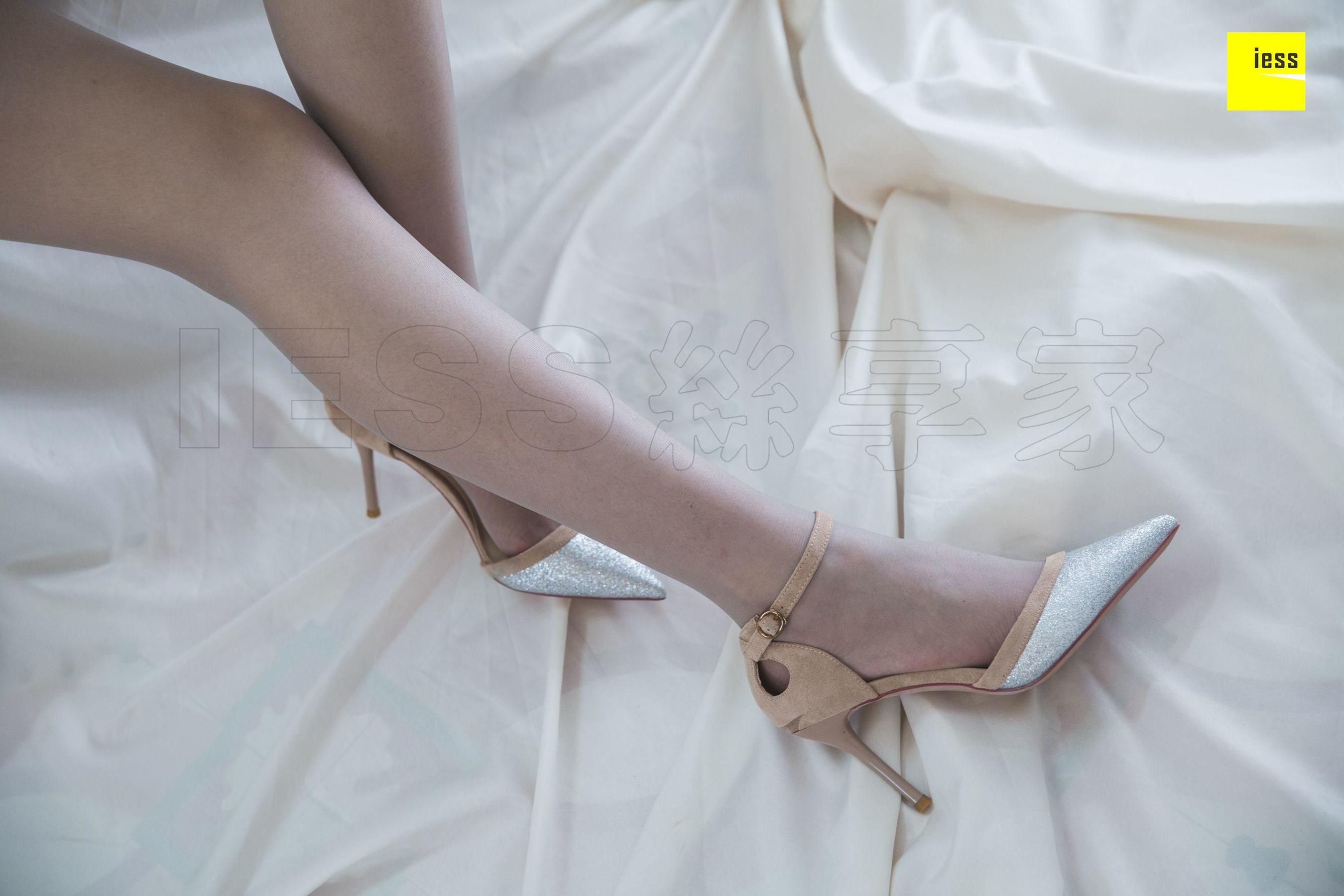 模特九妹《九妹碎花裙灰丝》 [异思趣向IESS] 写真集