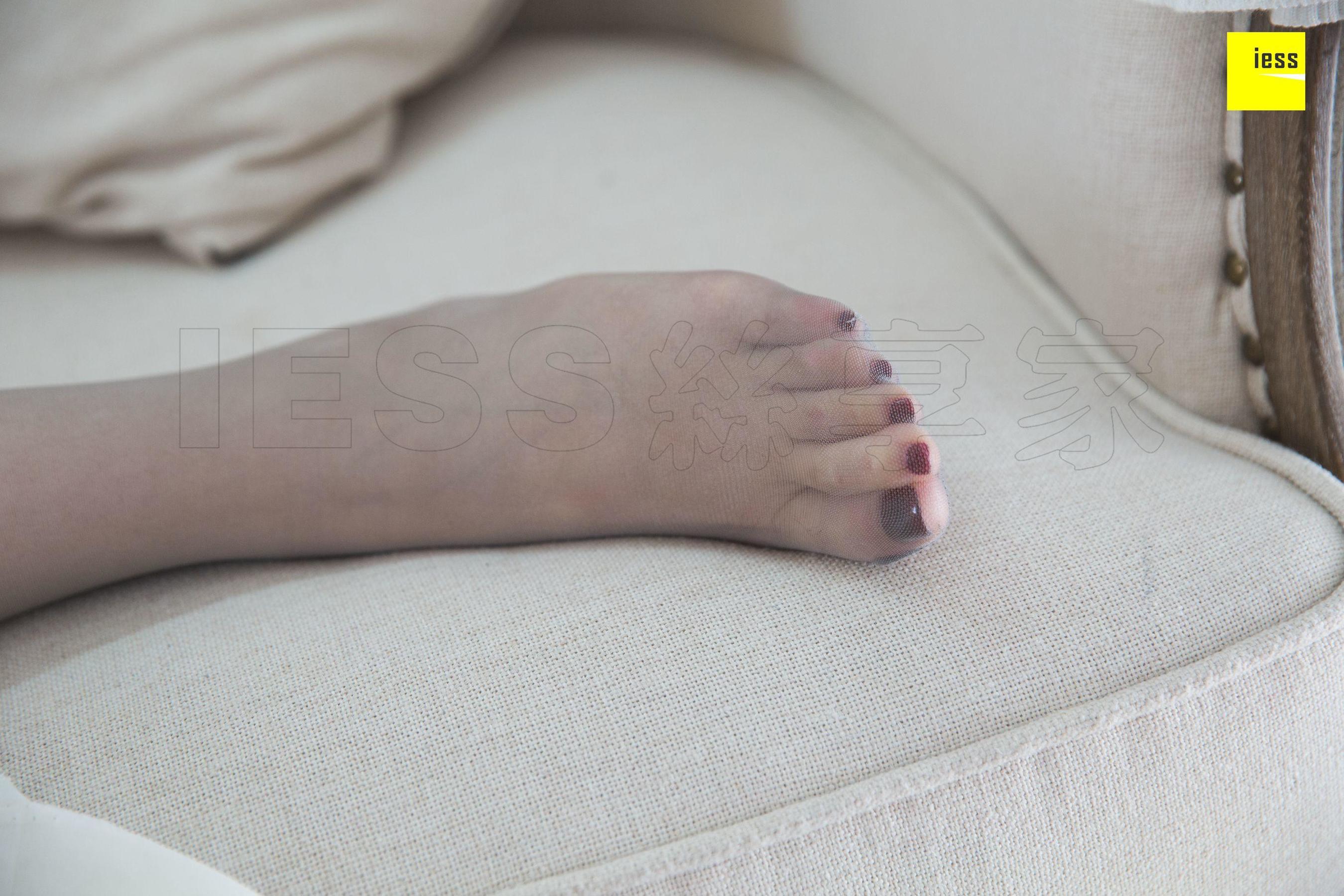 模特九妹《九妹碎花裙灰丝》 [异思趣向IESS] 写真集