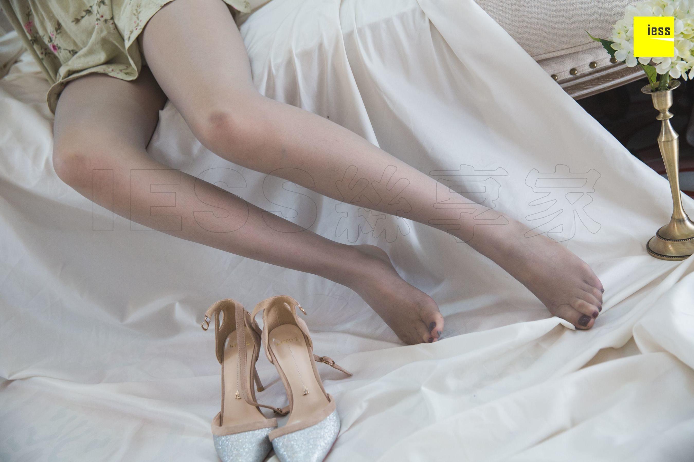 模特九妹《九妹碎花裙灰丝》 [异思趣向IESS] 写真集